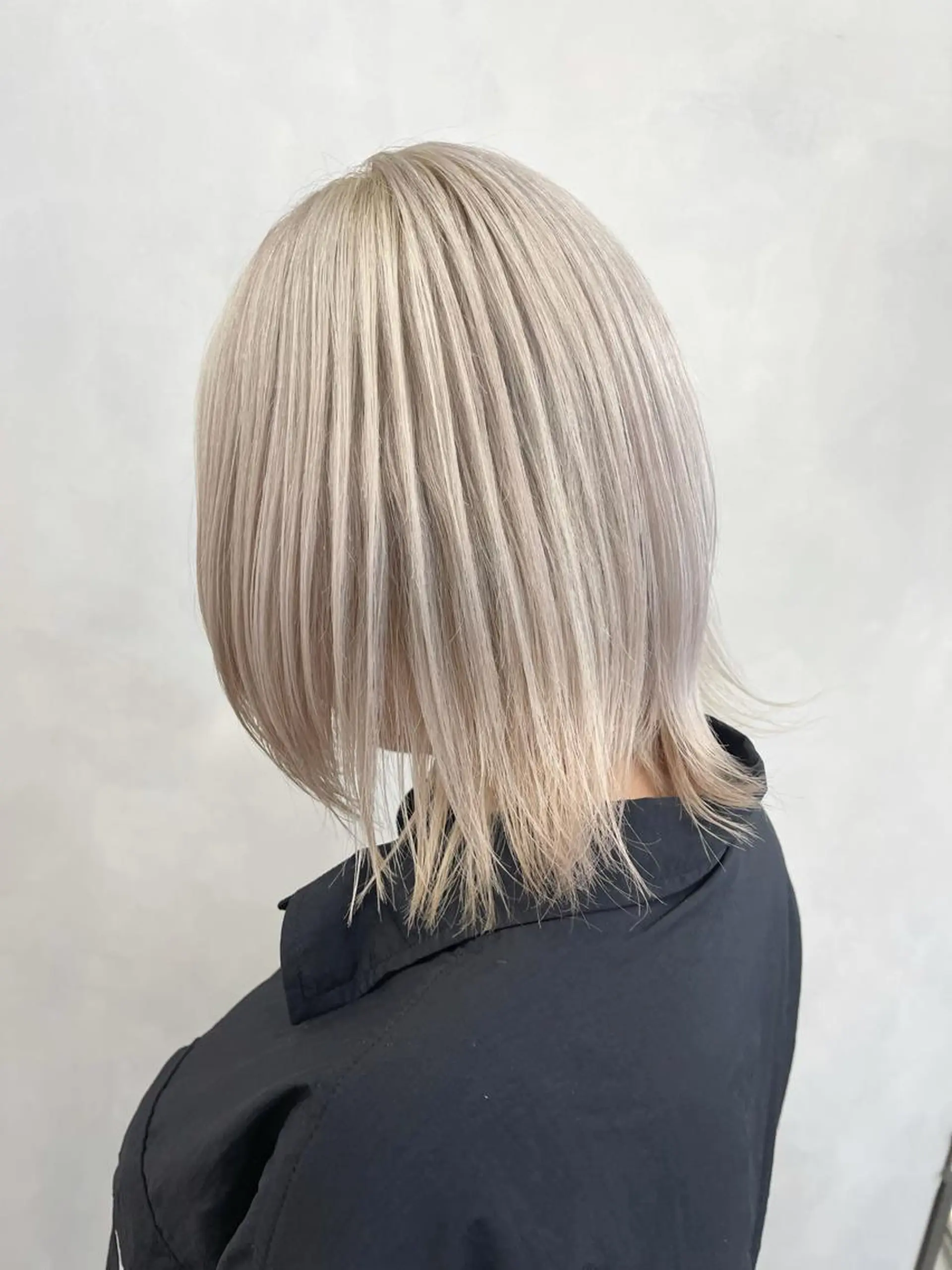 ミディアム カラー ベージュカラー ブリーチ ケアブリーチ ホワイトベージュ カット ヘアカラー トリートメント 🦋レイヤーカット ミドリカワ🦋のヘアスタイル