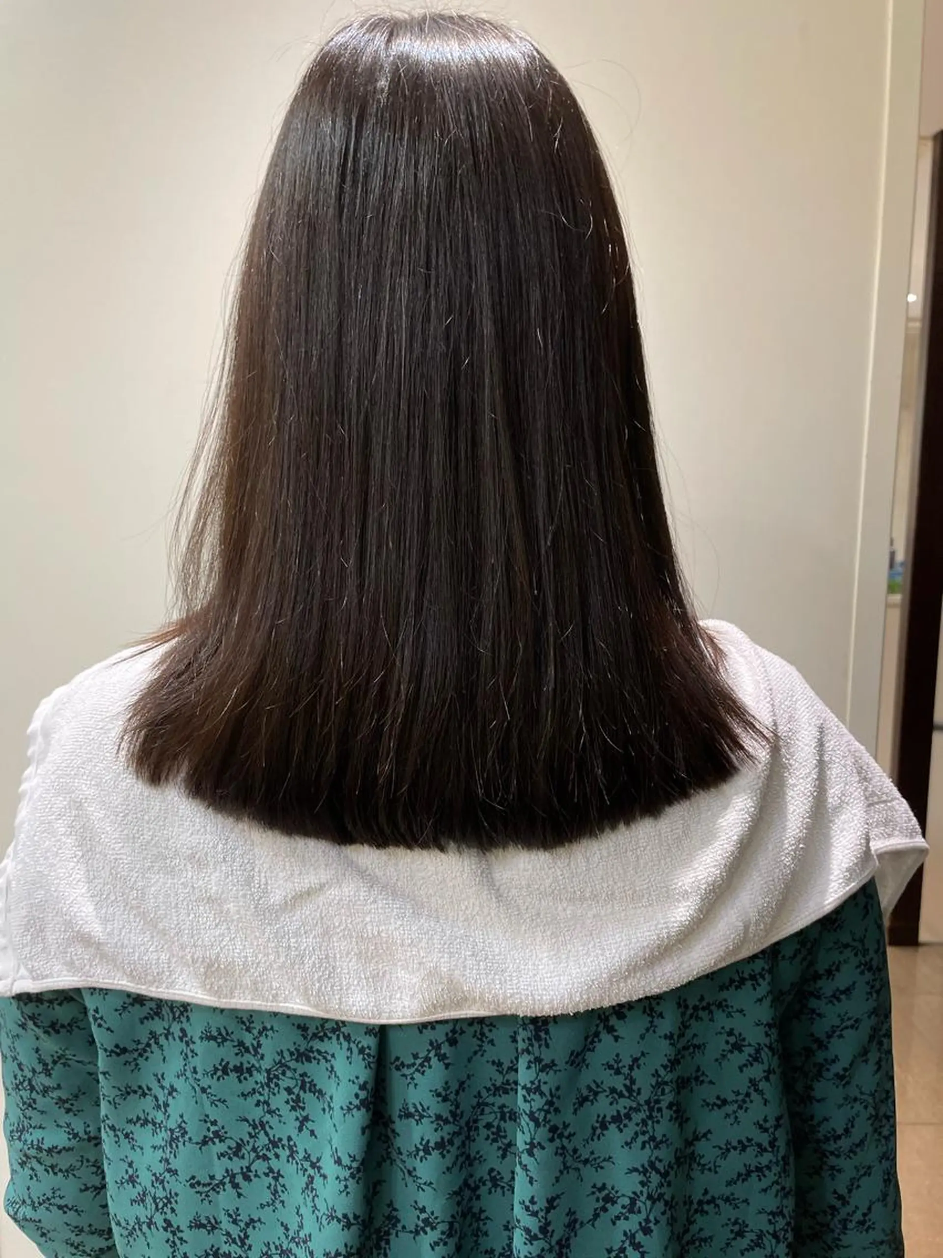 セミロング 髪質改善✨美髪矯正✨ KAREN🍓のヘアスタイル
