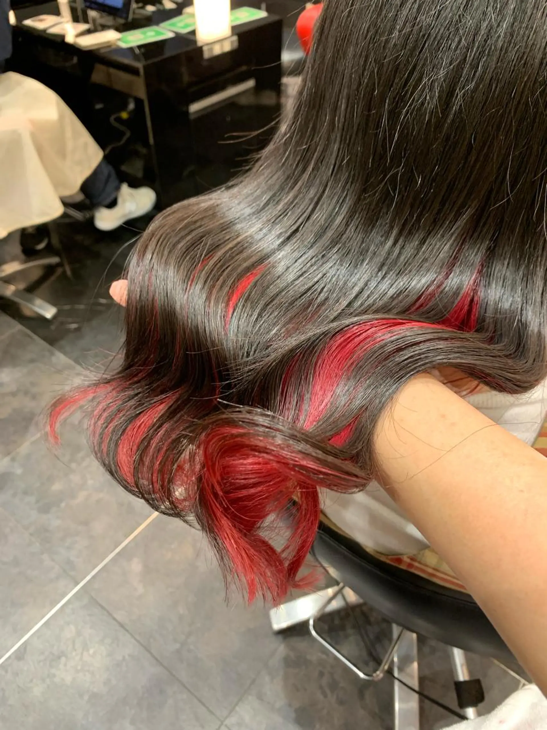 セミロング カラー ブリーチ インナーカラー 縮毛矯正 艶髪/白髪ぼかし ヘッドスパ/大野結菜のヘアスタイル