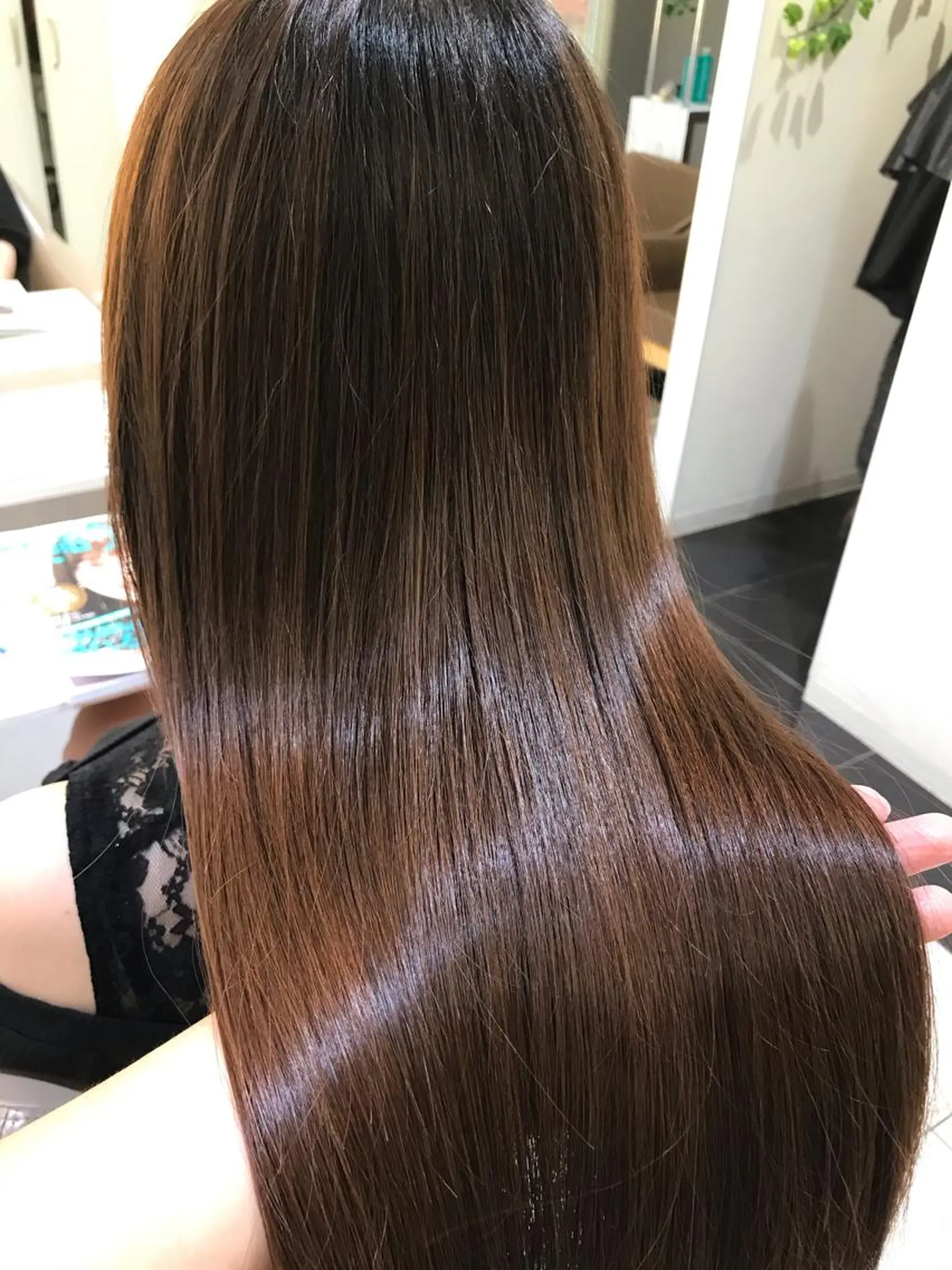 ロング 髪質改善 カット トリートメント 清藤綾/脱白髪染め 白髪ぼかしハイライトのヘアスタイル