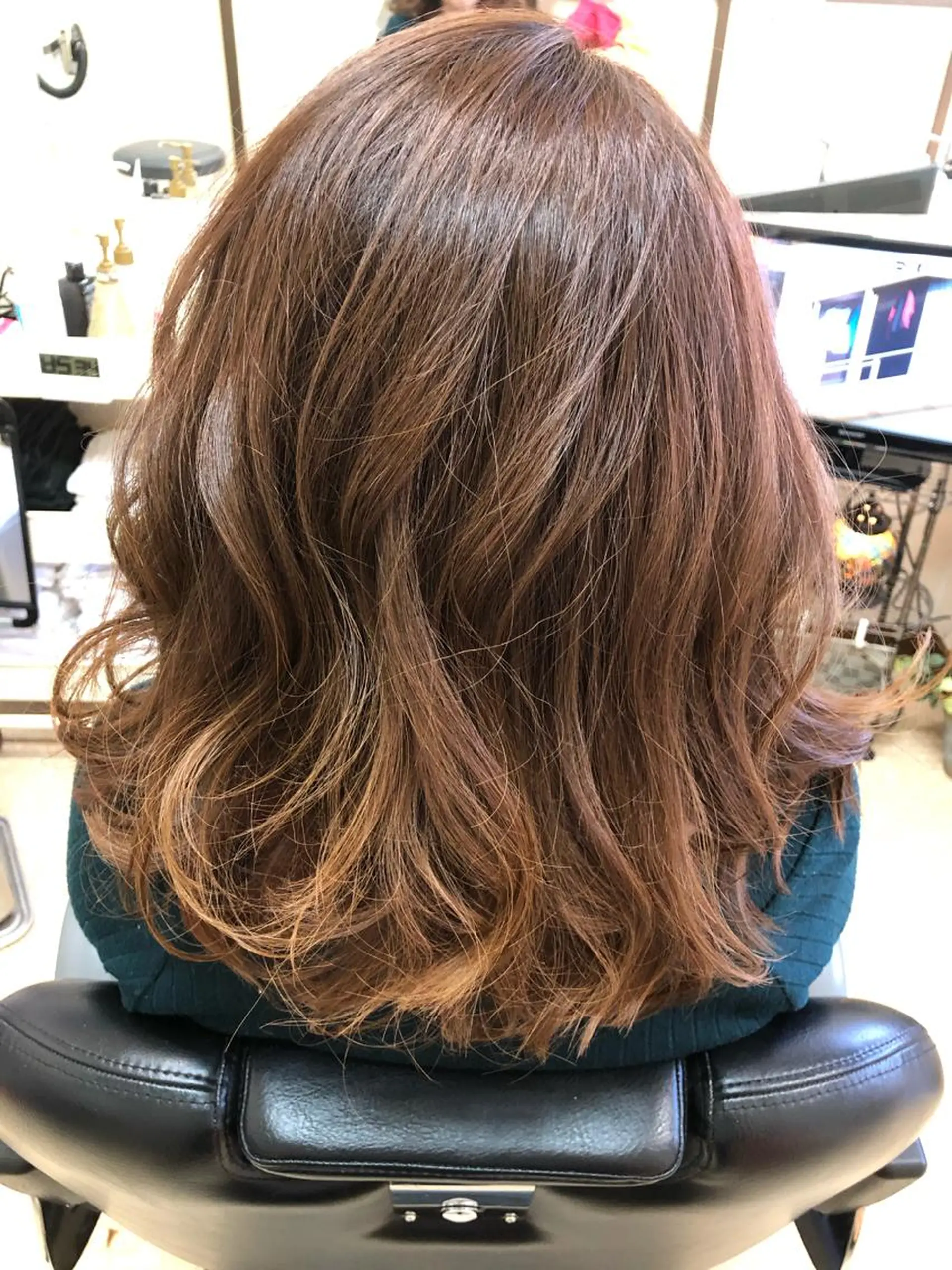 セミロング カラー 石塚 浩のヘアスタイル