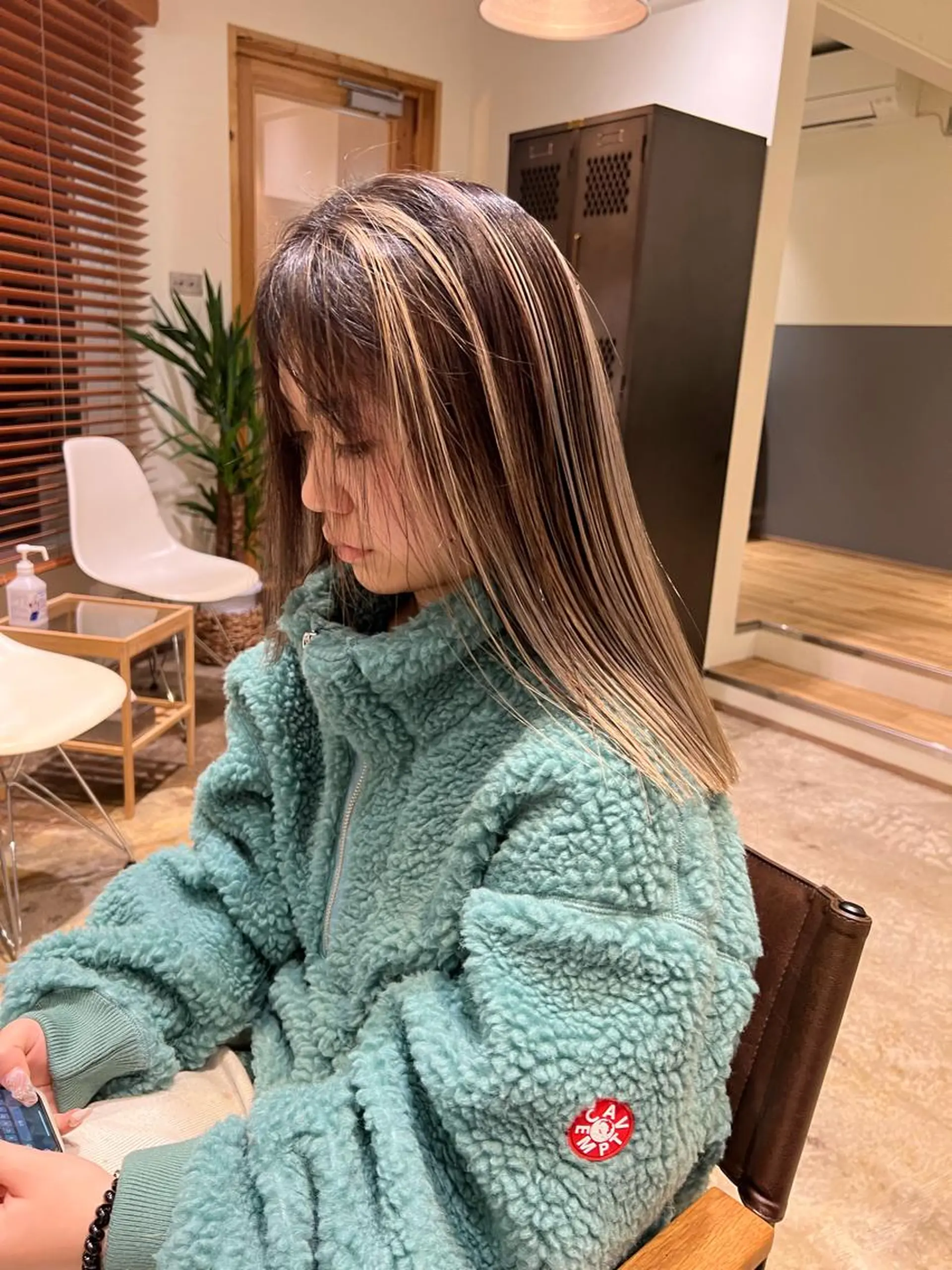 セミロング カラー nishido ハイライト/パーマのヘアスタイル