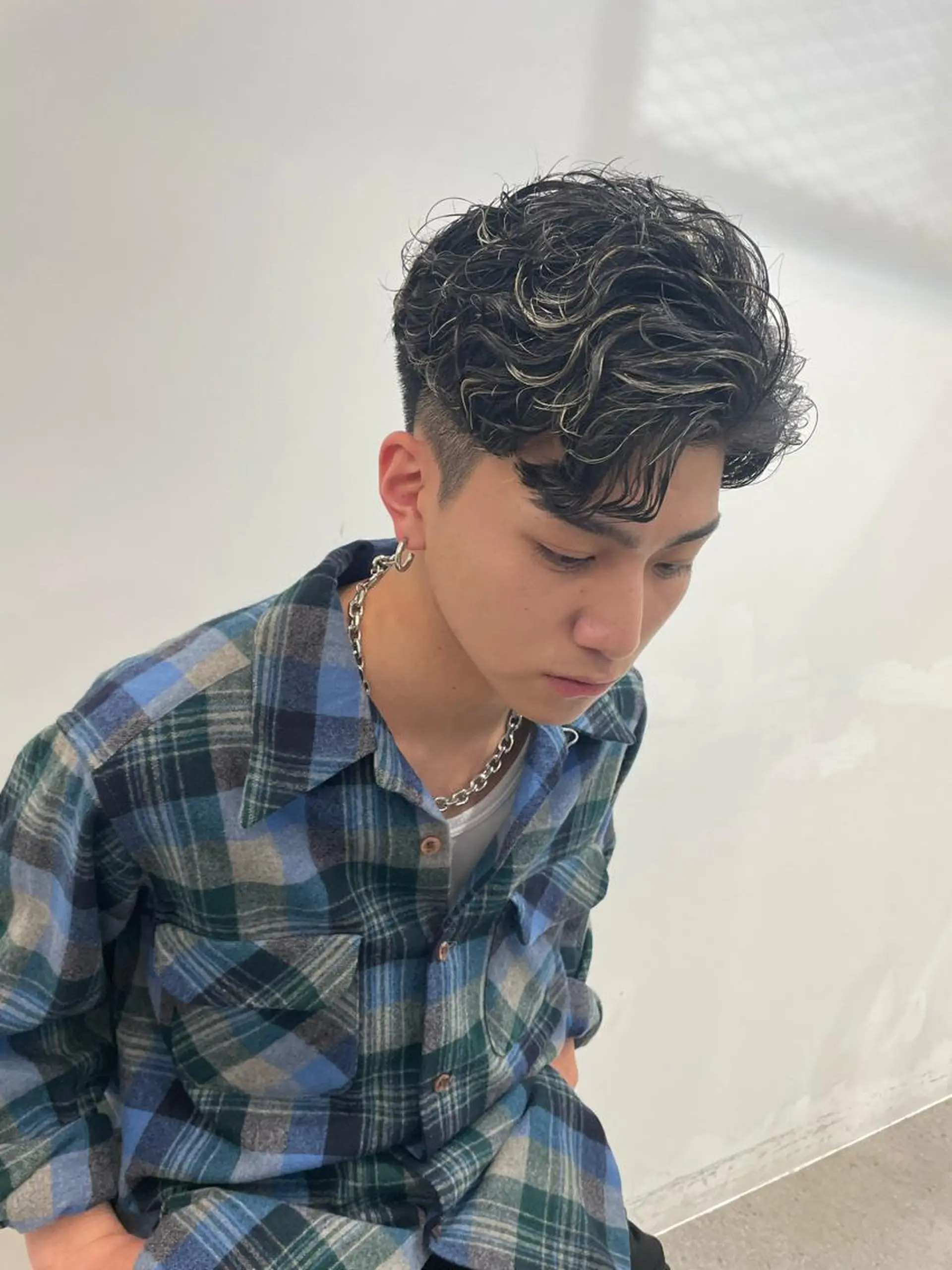 パーマ メンズ メンズブリーチ メンズパーマ ツイストスパイラルパーマ 波巻きパーマ ニュアンスパーマ fifth リュウセイのヘアスタイル