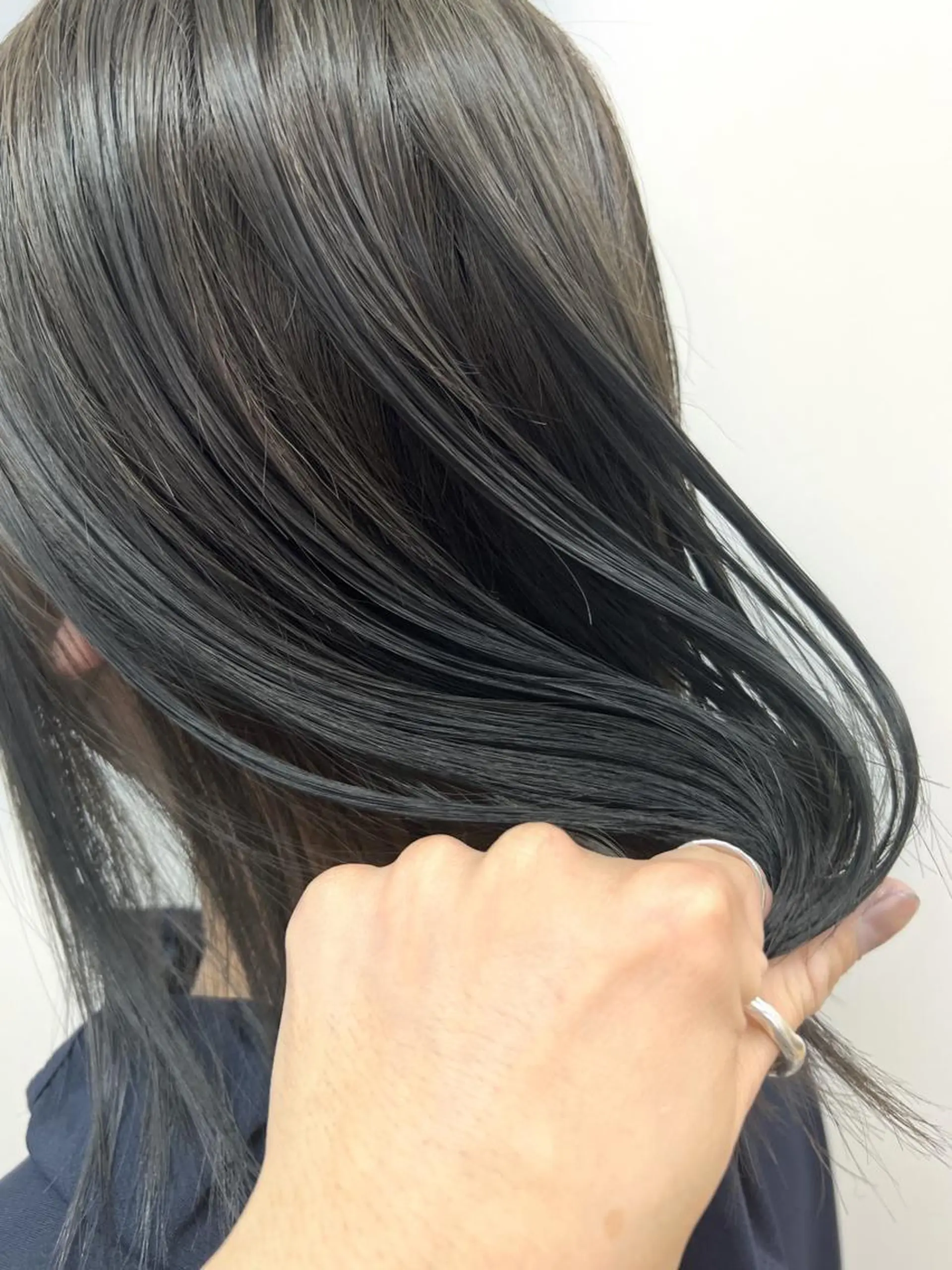 ミディアム カット ヘアカラー トリートメント 三輪 恭平のヘアスタイル