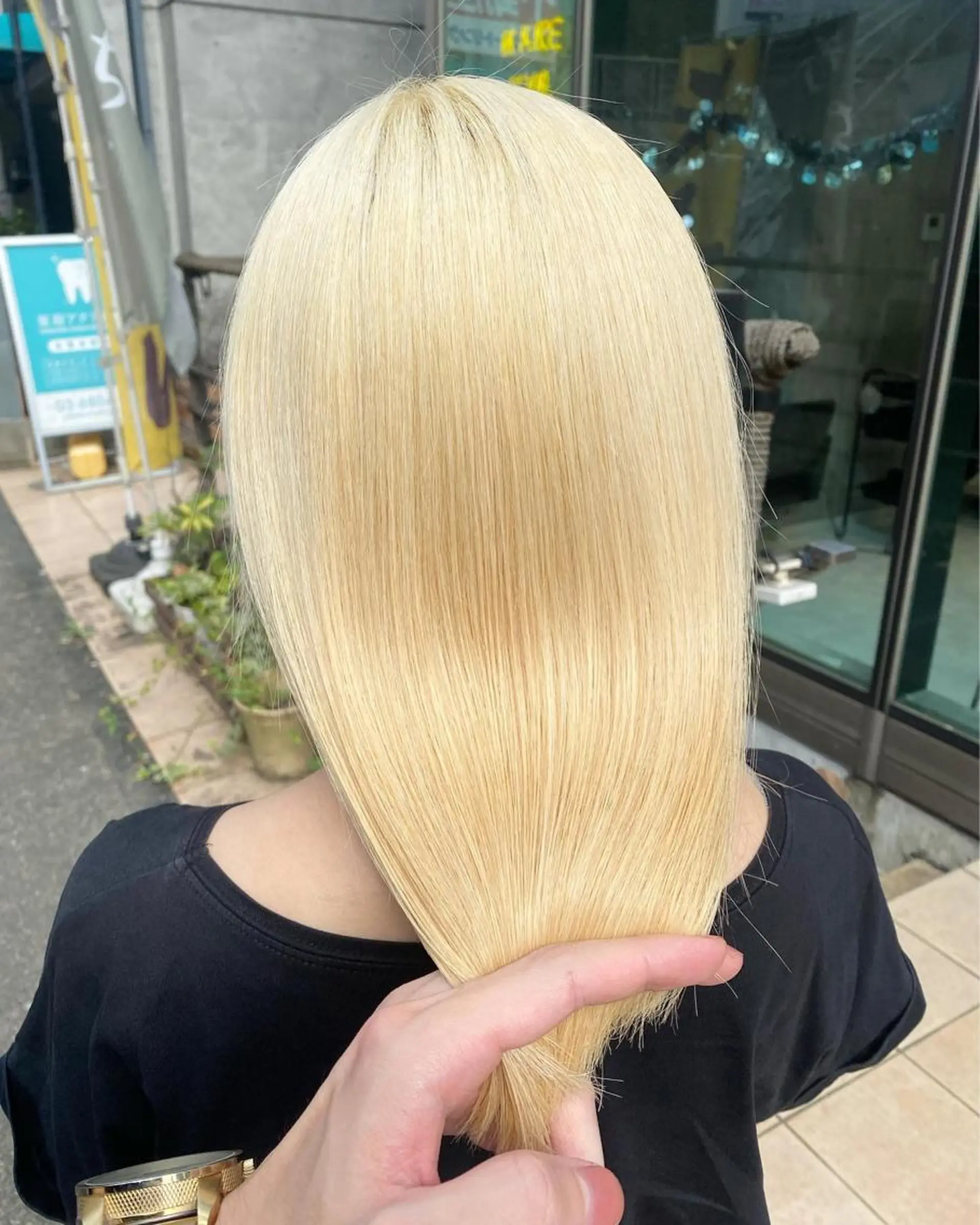 ミディアム カラー メンズ 抜きっぱなしブロンド ブロンド JuNブリーチに 縮毛矯正するプロのヘアスタイル