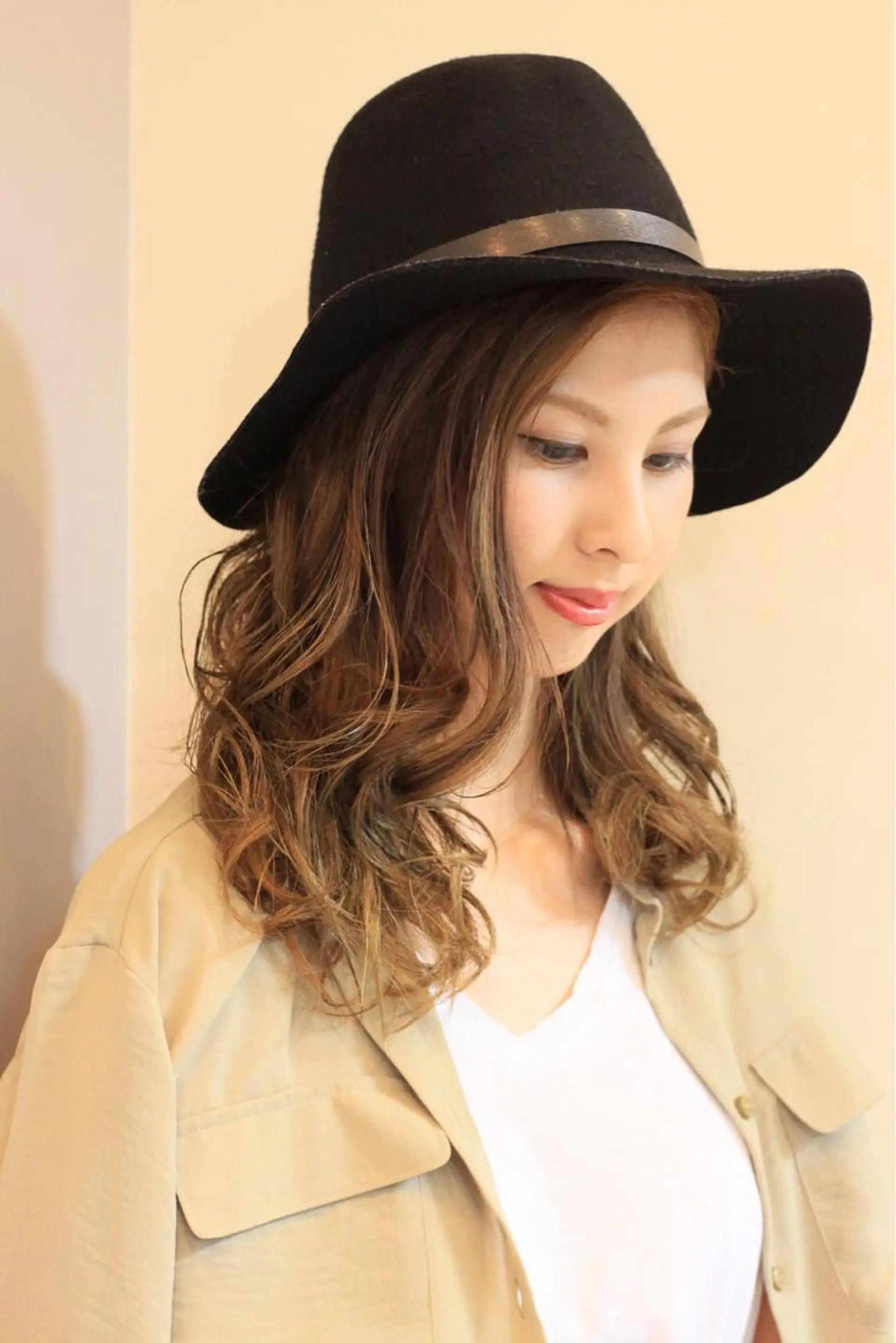 セミロング カラー パーマ ベージュカラー ハイライトカラー 外国人風カラー ハイライト カット ヘアカラー R WORK OF ART所属・茂木 良太のヘアスタイル