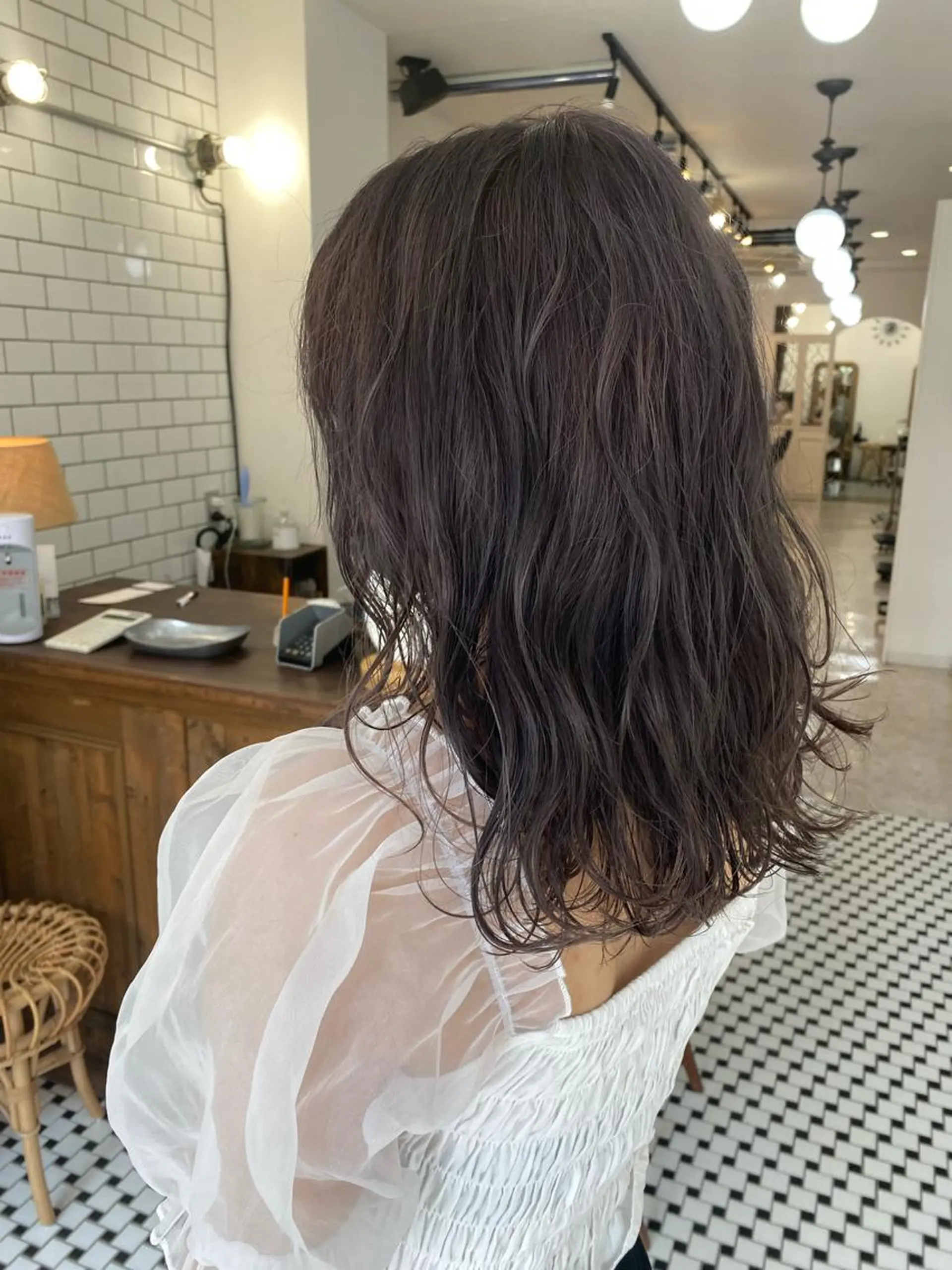 ミディアム ボブ/ハイトーン REINAのヘアスタイル