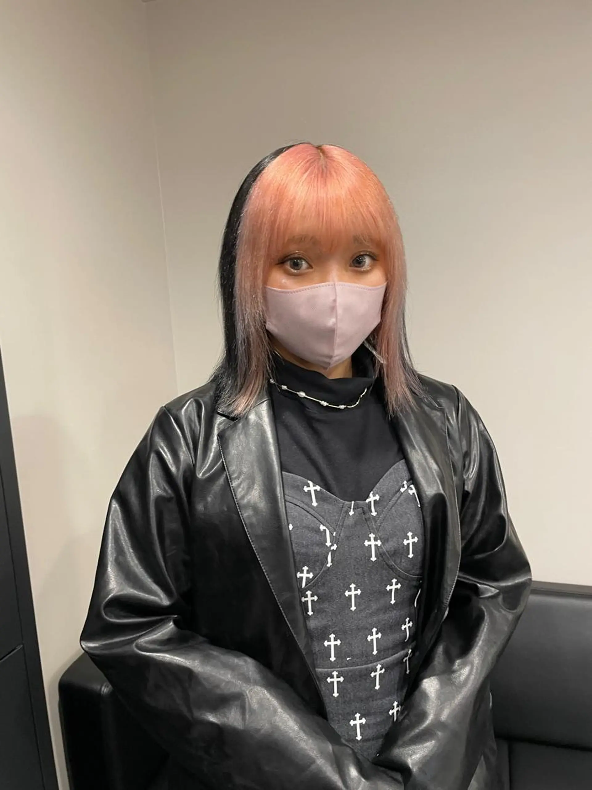 ミディアム カラー ヘアカラー トリートメント 切りっぱなしボブ レイヤー/縮毛矯正のヘアスタイル