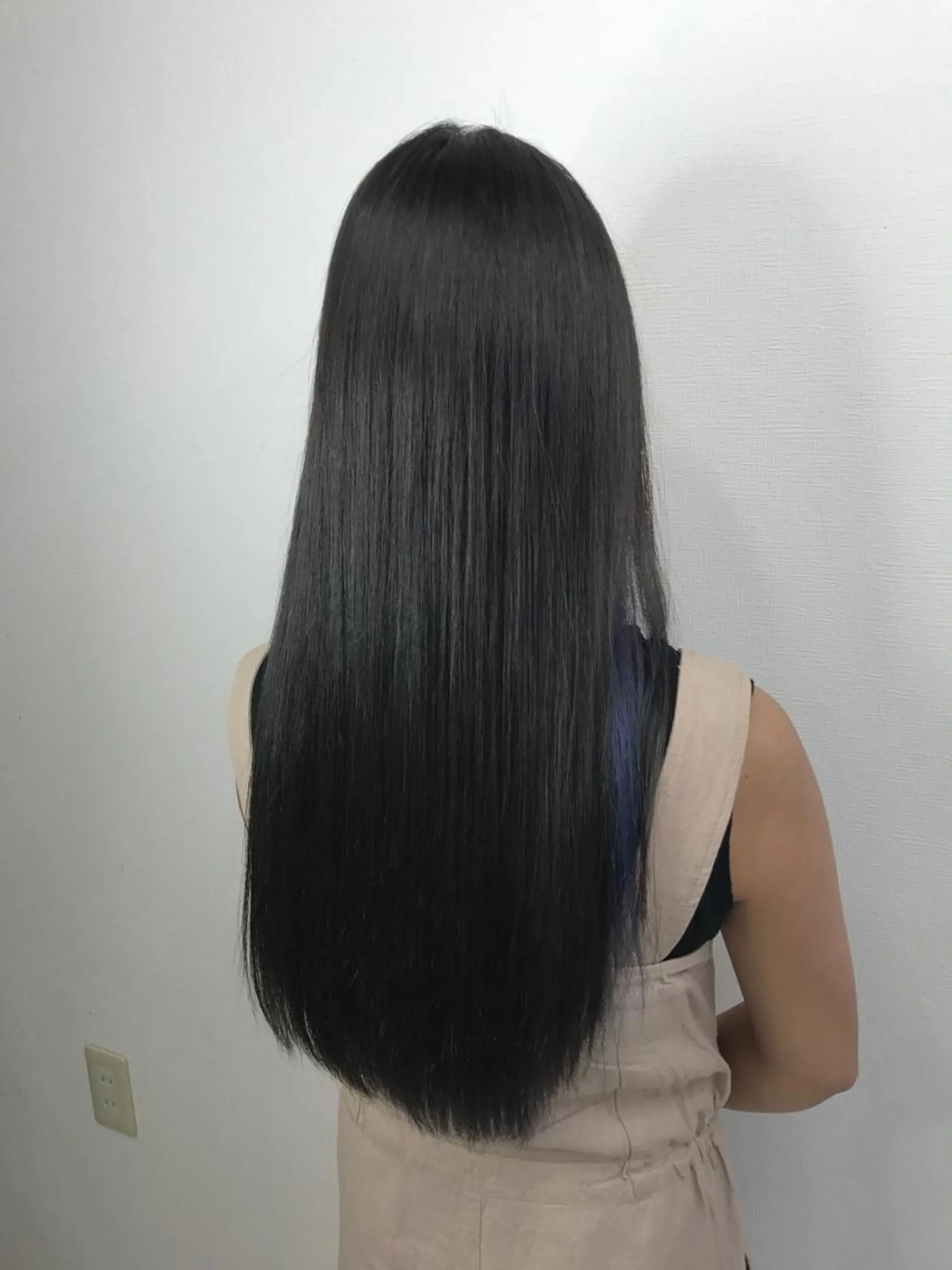 ロング カラー インナーカラー 髪質改善 トリートメント 白髪ぼかし、髪質改善 富田隼仁のヘアスタイル