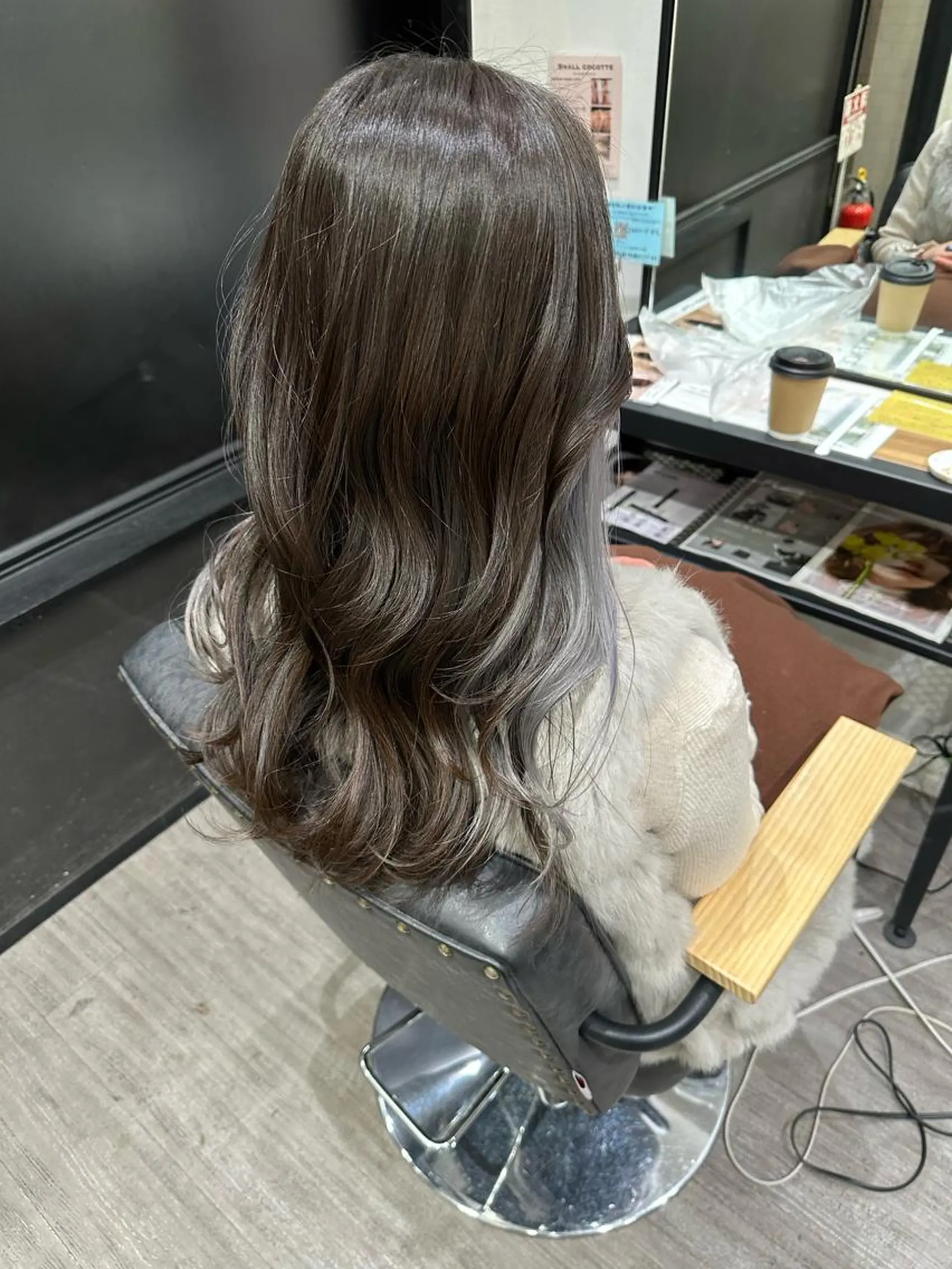 セミロング カラー シルバー ホワイトシルバー 艶髪レイヤー上田 紗也🇰🇷💗のヘアスタイル