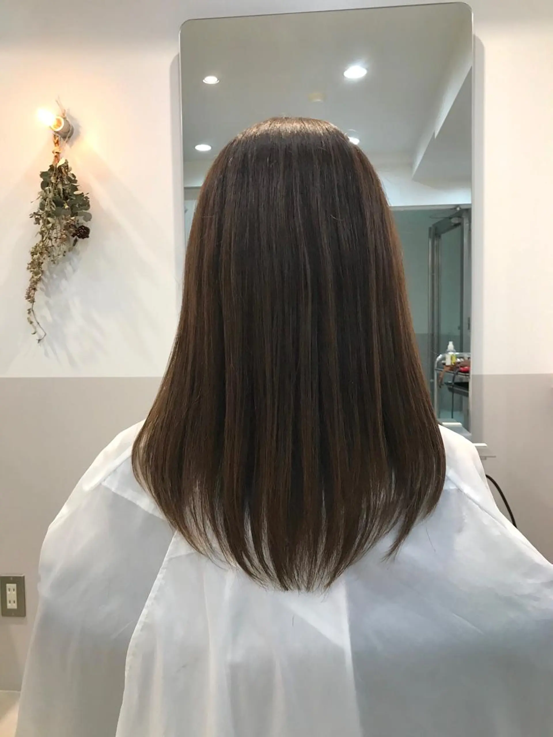 セミロング オカダ ノゾミのヘアスタイル