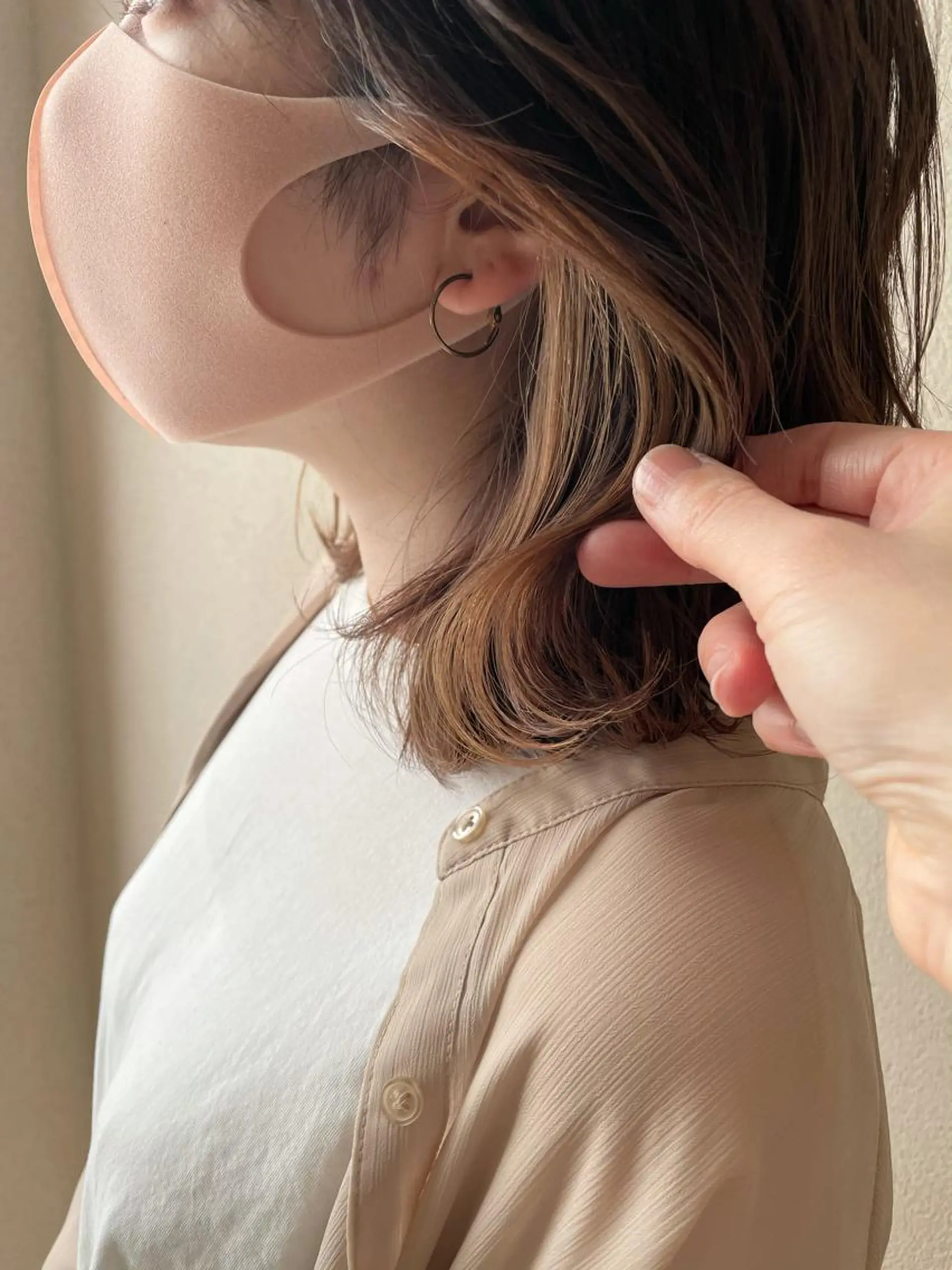 ミディアム カラー アッシュ アッシュグレー アッシュグレージュ ベージュカラー ブリーチ 沢田 瞳のヘアスタイル