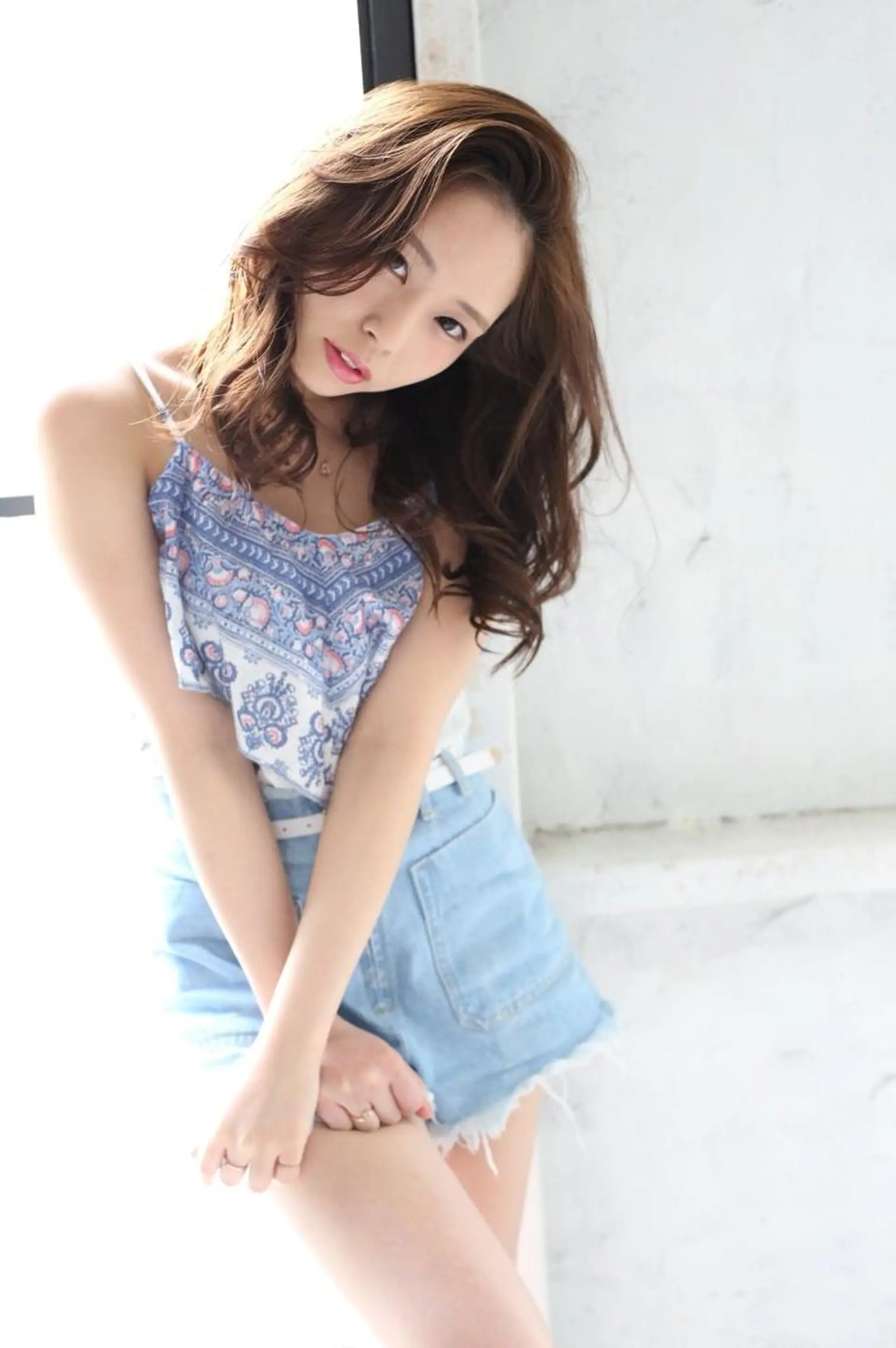 ミディアム カラー パーマ バレイヤージュ ブルーカラー ブルージュ グラデーションカラー ハイライトカラー メンズ特化美容師/ 新井　洸太のヘアスタイル