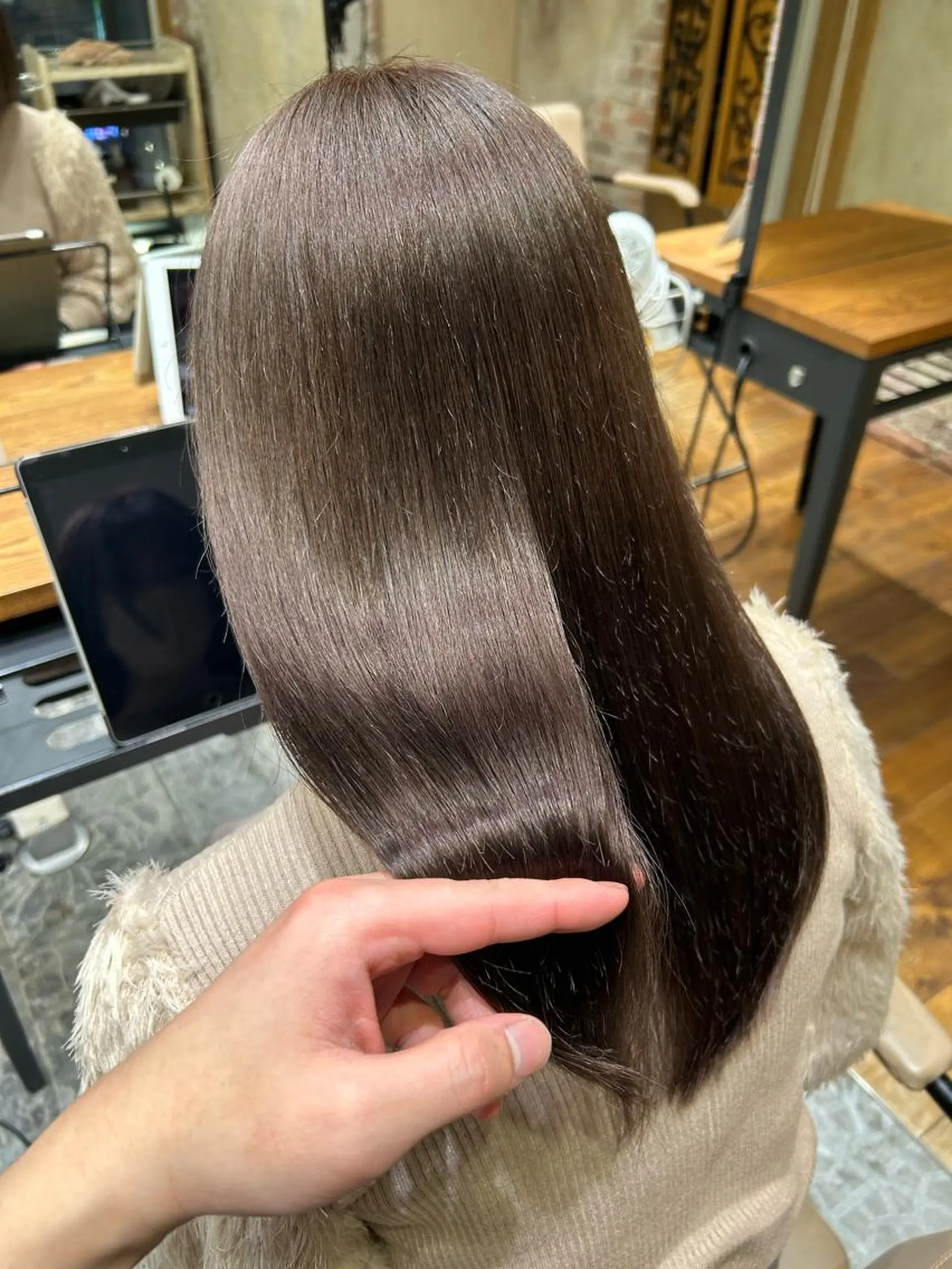 ロング カラー ブリーチ ケアブリーチ ダブルカラー イヤリングカラー ハイライトカラー カット ヘアカラー トリートメント 新宿✨顔周りカット 韓国ヘア/坂本亜裟海のヘアスタイル