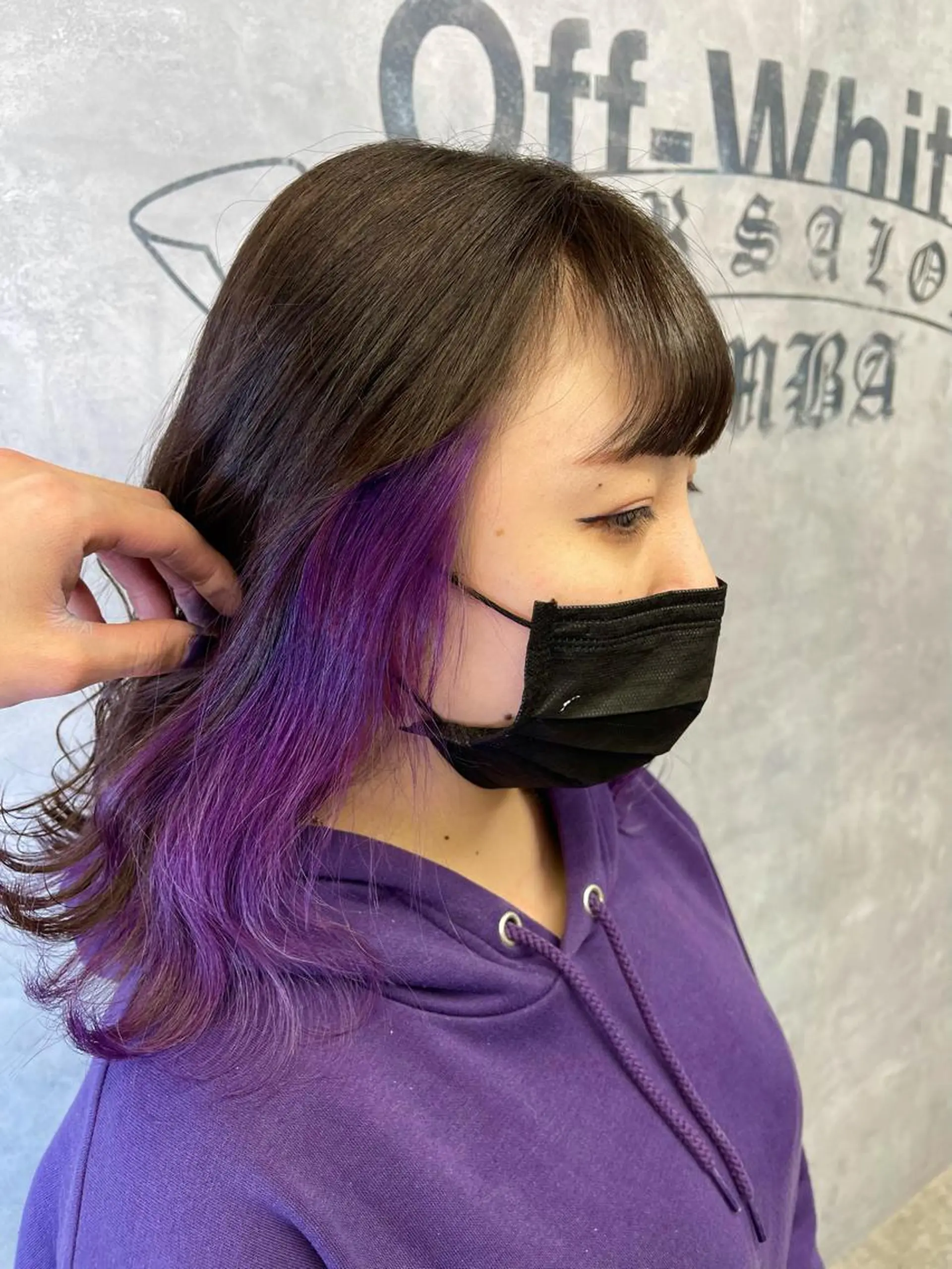 セミロング カラー ブリーチ ケアブリーチ インナーカラー パープルカラー トリートメント カット ヘアカラー トリートメント オフホワイトアンドなんば所属・福西 洋斗のヘアスタイル