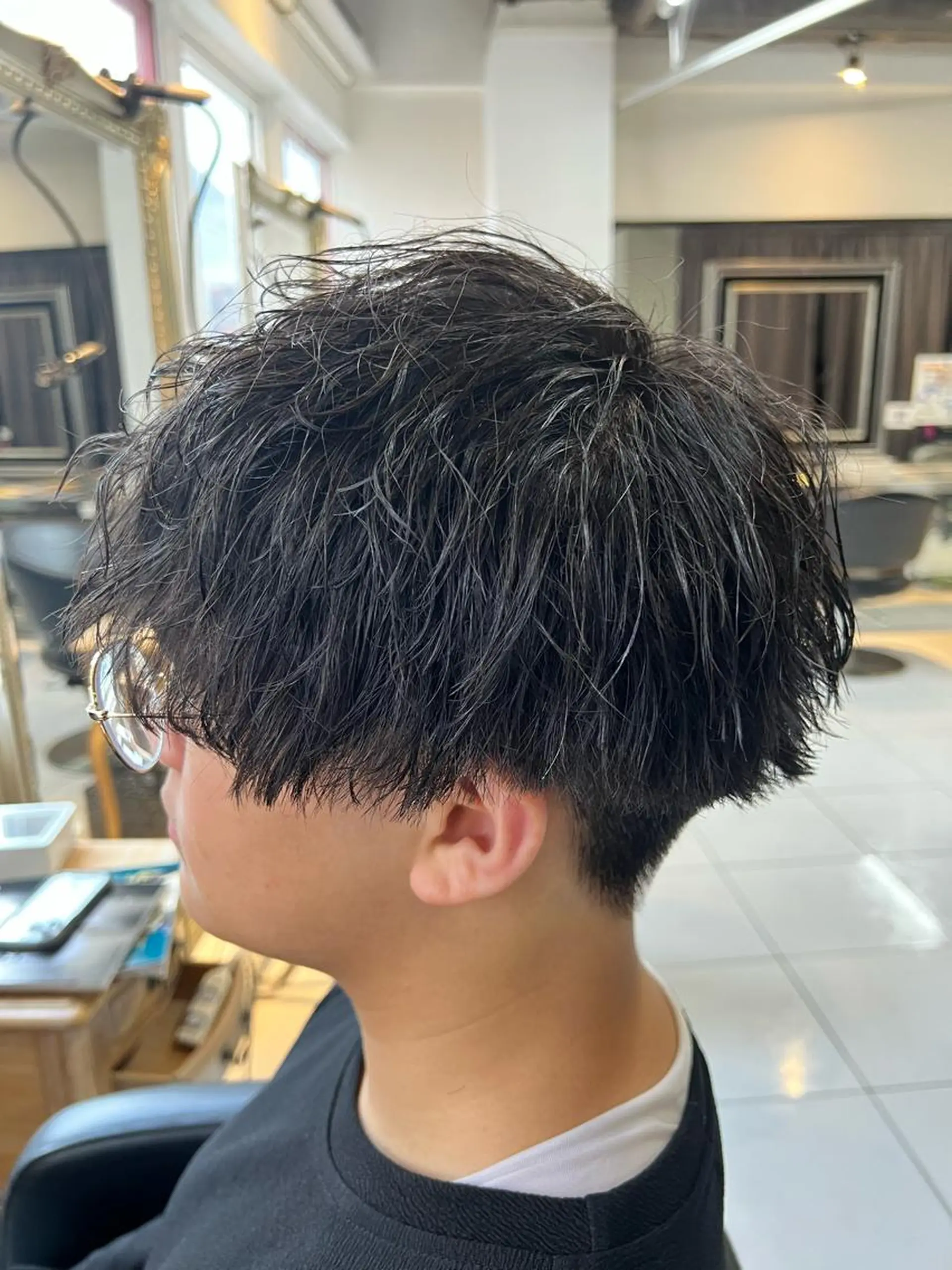 パーマ メンズ センターパート フェードカット カルマパーマ マッシュ メンズパーマ カット パーマ パーマ特化美容師 茂木広幸のヘアスタイル