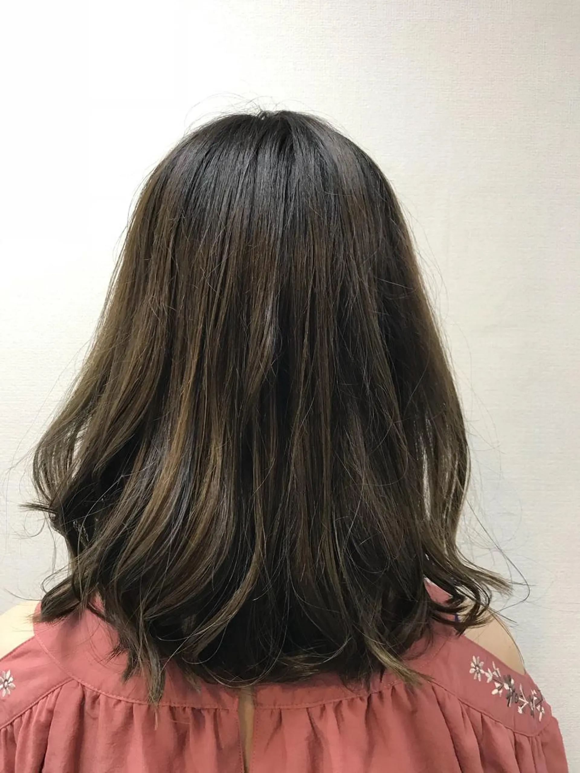 ミディアム カラー カット ヘアカラー トリートメント 吉森 満俊のヘアスタイル