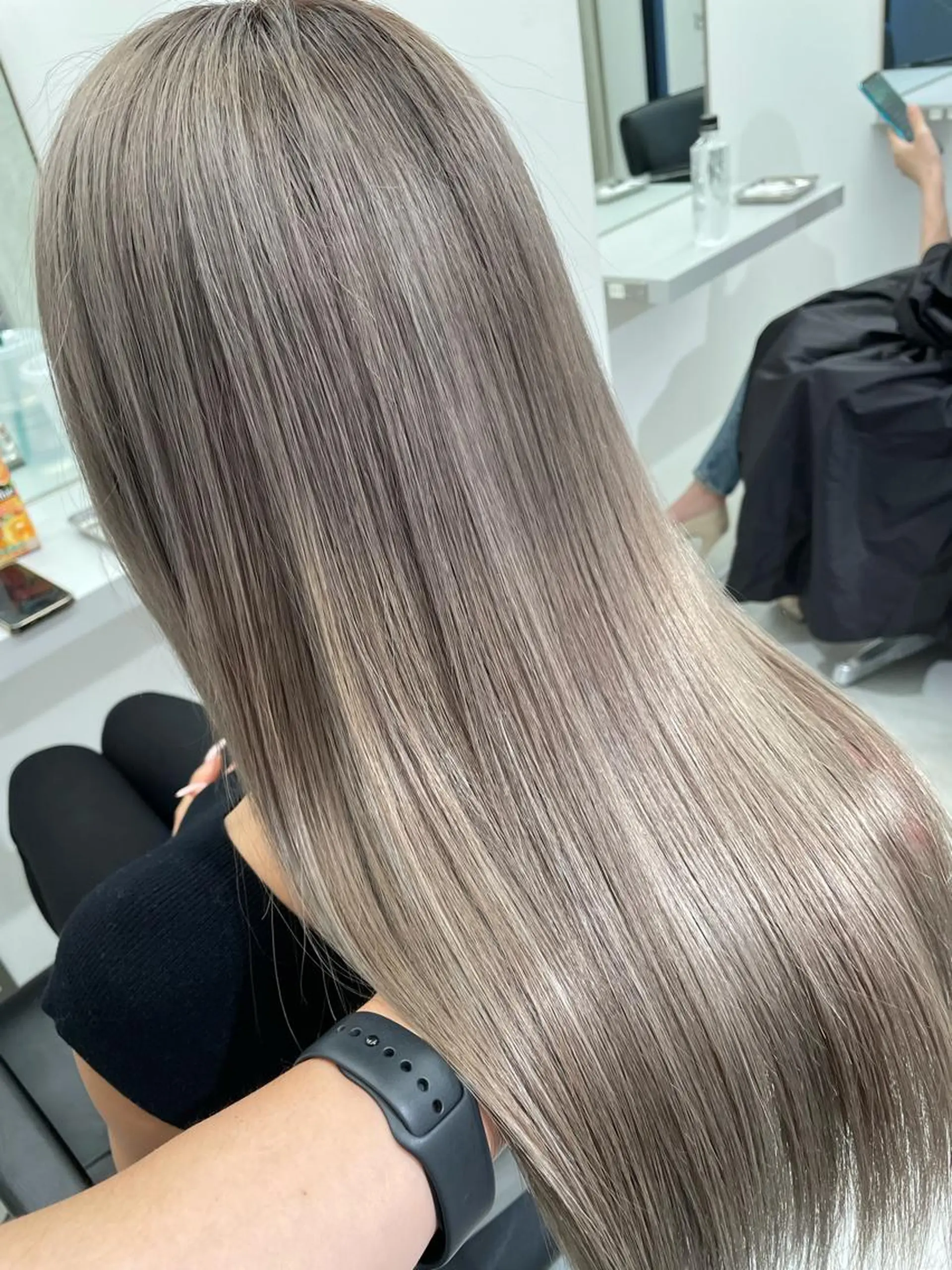 ロング カラー アディクシーカラー バレイヤージュ ベージュカラー ブリーチ ケアブリーチ ito. ブリーチ/髪質改善のヘアスタイル