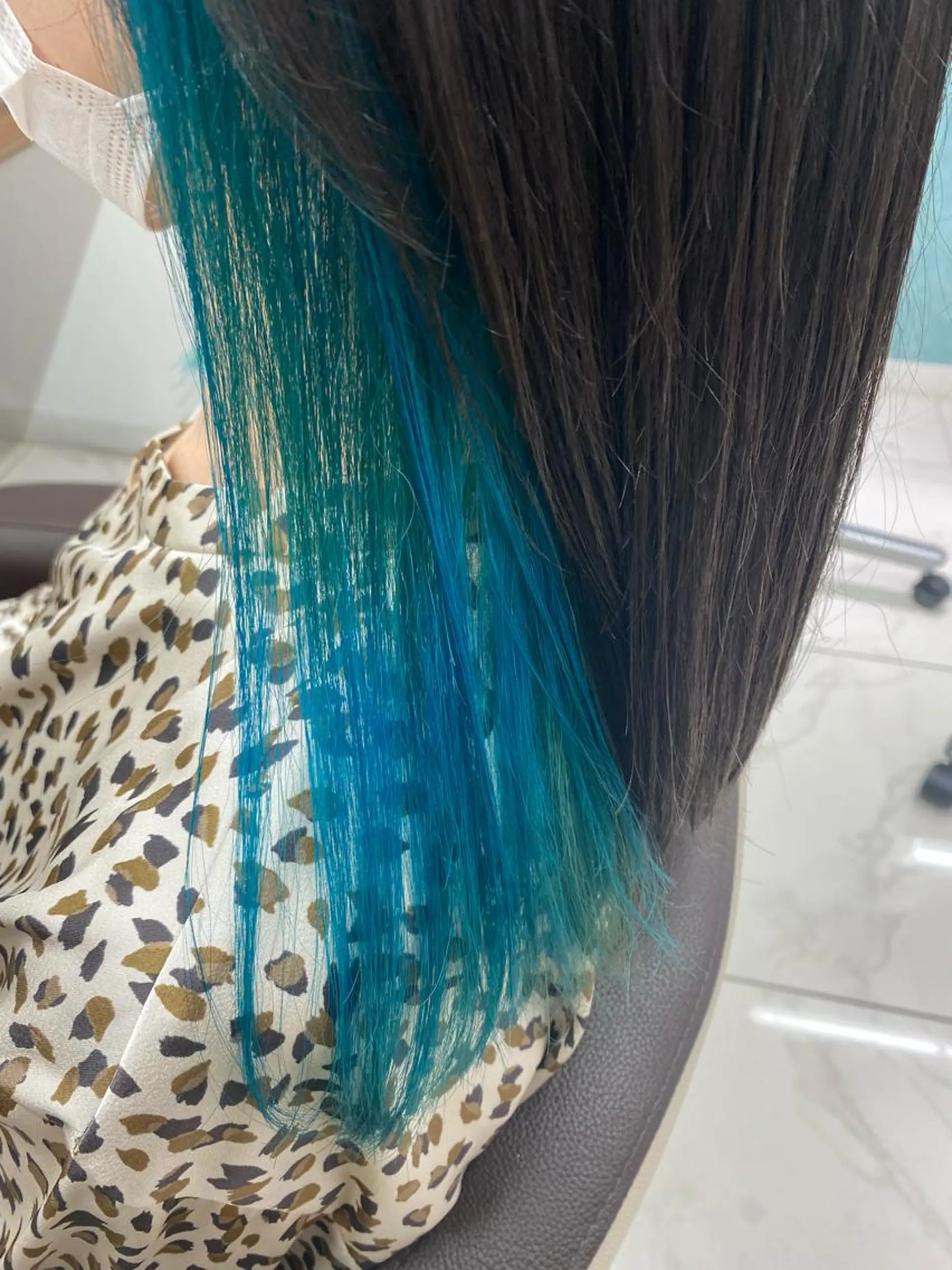 セミロング カラー ブルーカラー インナーカラー 長妻莉央/縮毛矯正 髪質改善カラーのヘアスタイル