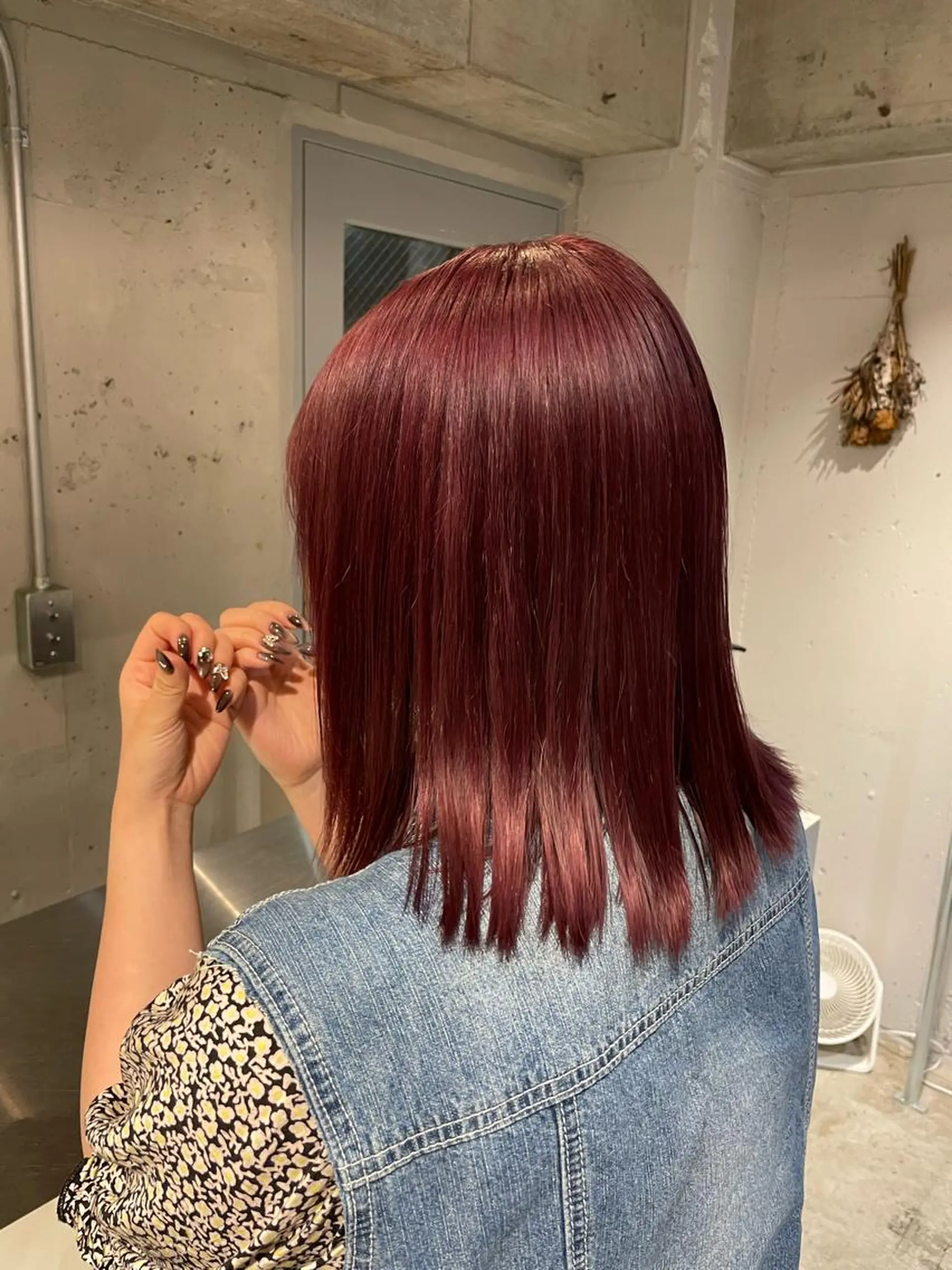 カラー レッドカラー ミルクティーベージュ ブリーチ🖤サヤカのヘアスタイル