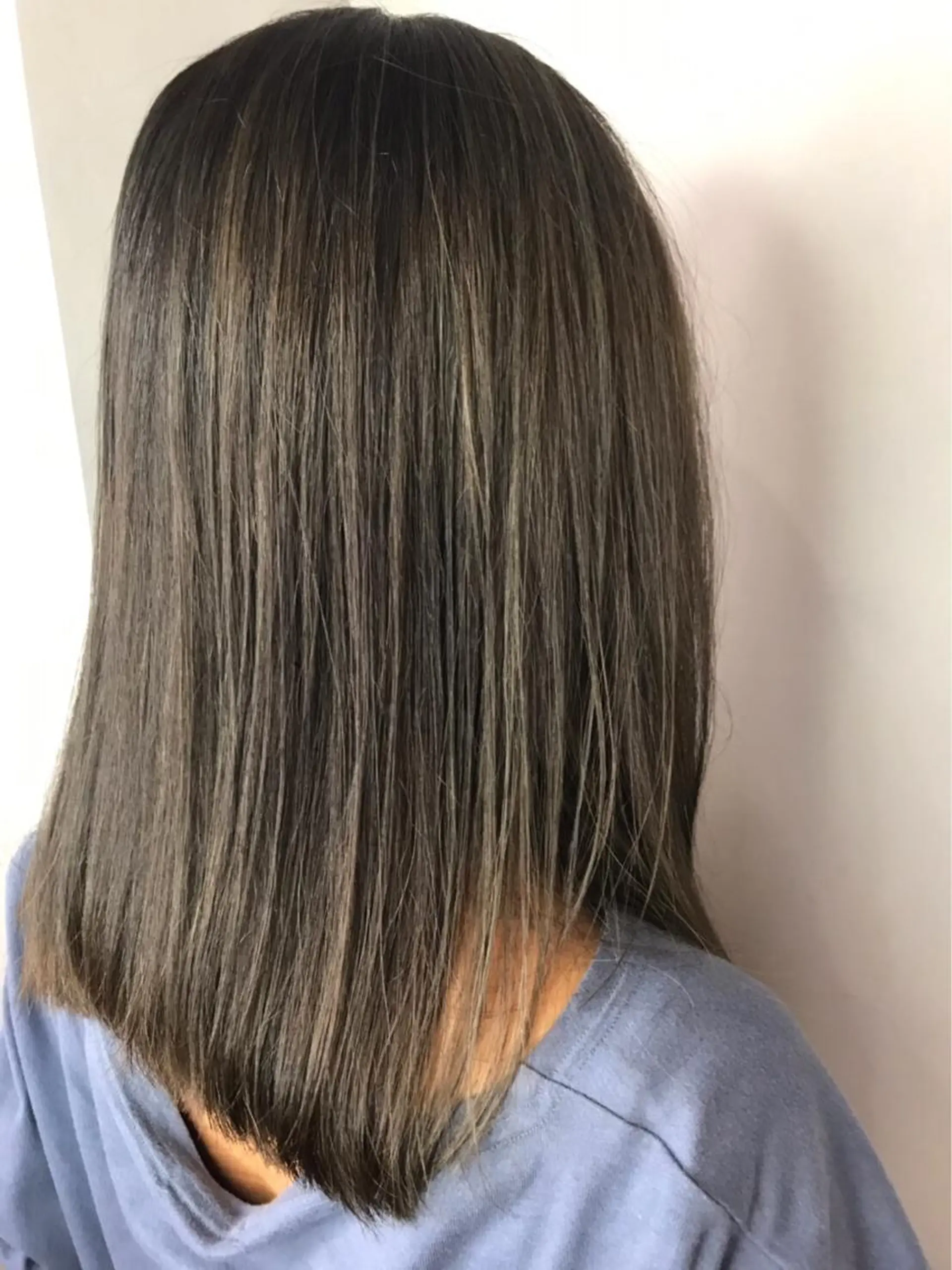 ミディアム カラー ブルーカラー エドルカラー ハイライトカラー シルバー ハイライト BROCANTE立川 karasawa.nのヘアスタイル