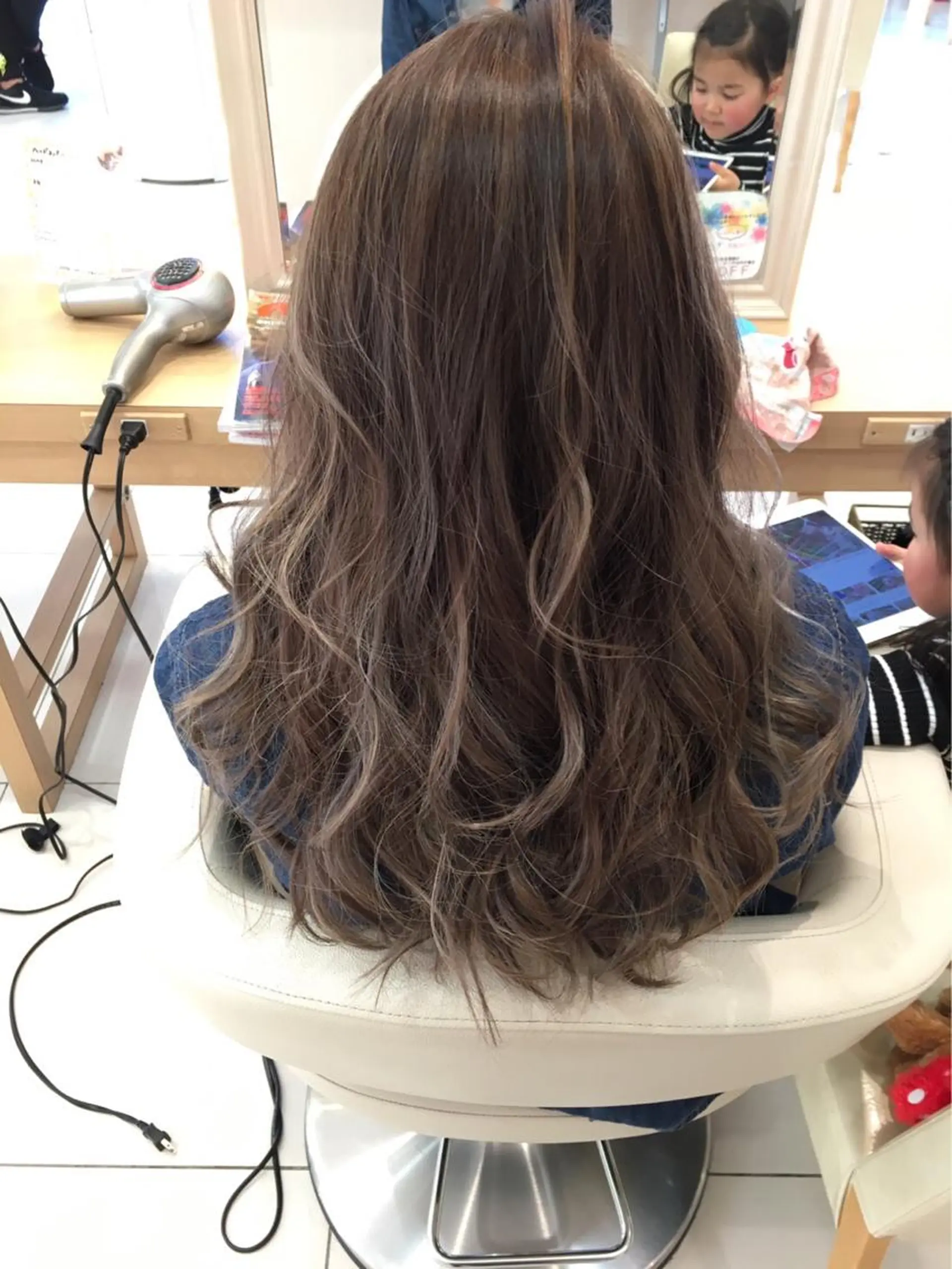 ロング カラー グレージュ ハイライトカラー 外国人風カラー ハイライト 小田原NO1 美容師 飯田飛翔のヘアスタイル