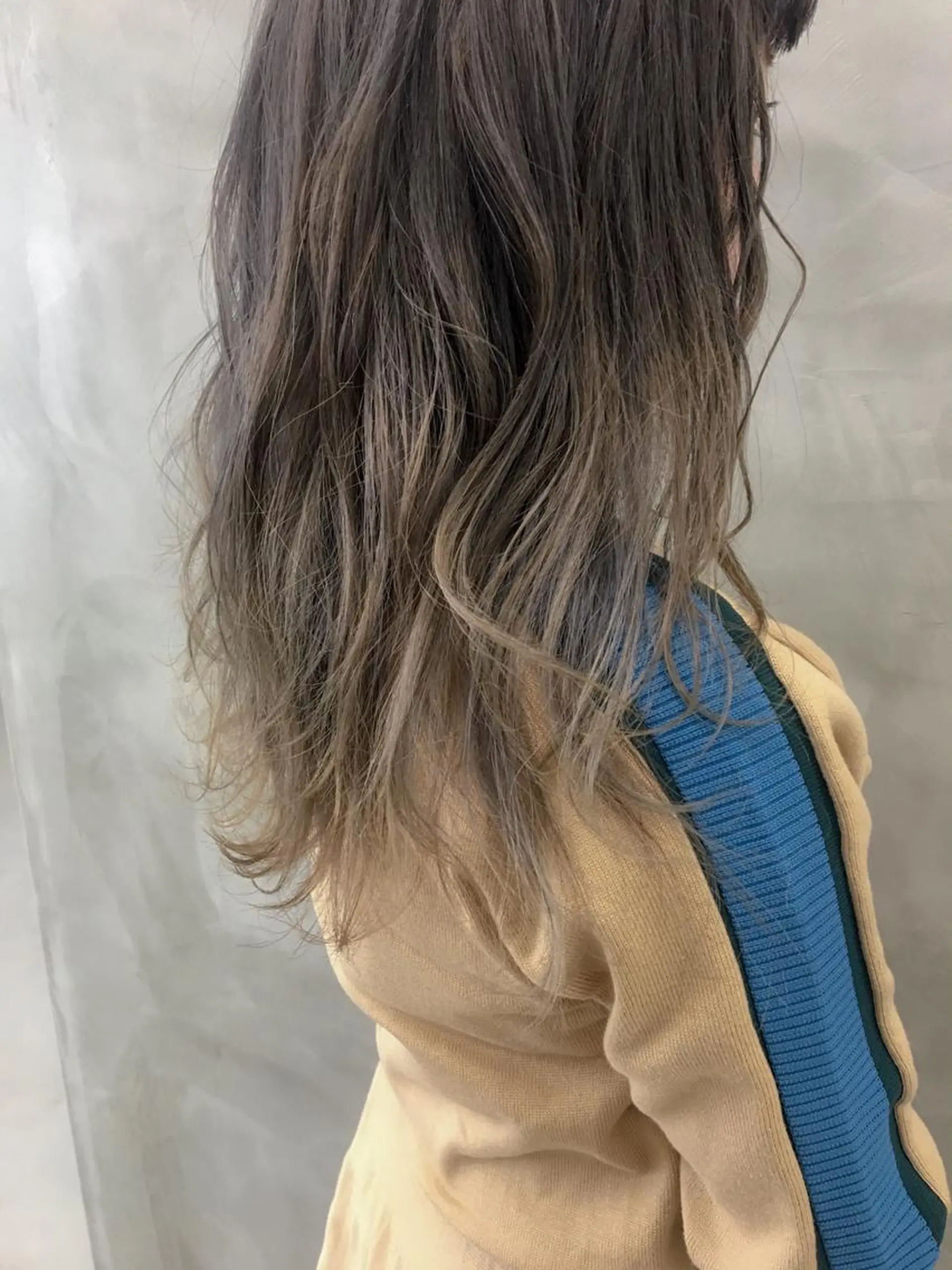 カラー ベージュカラー フォギーベージュ グラデーションカラー グレージュ ヘッドスパ (女性限定)🍋モエのヘアスタイル