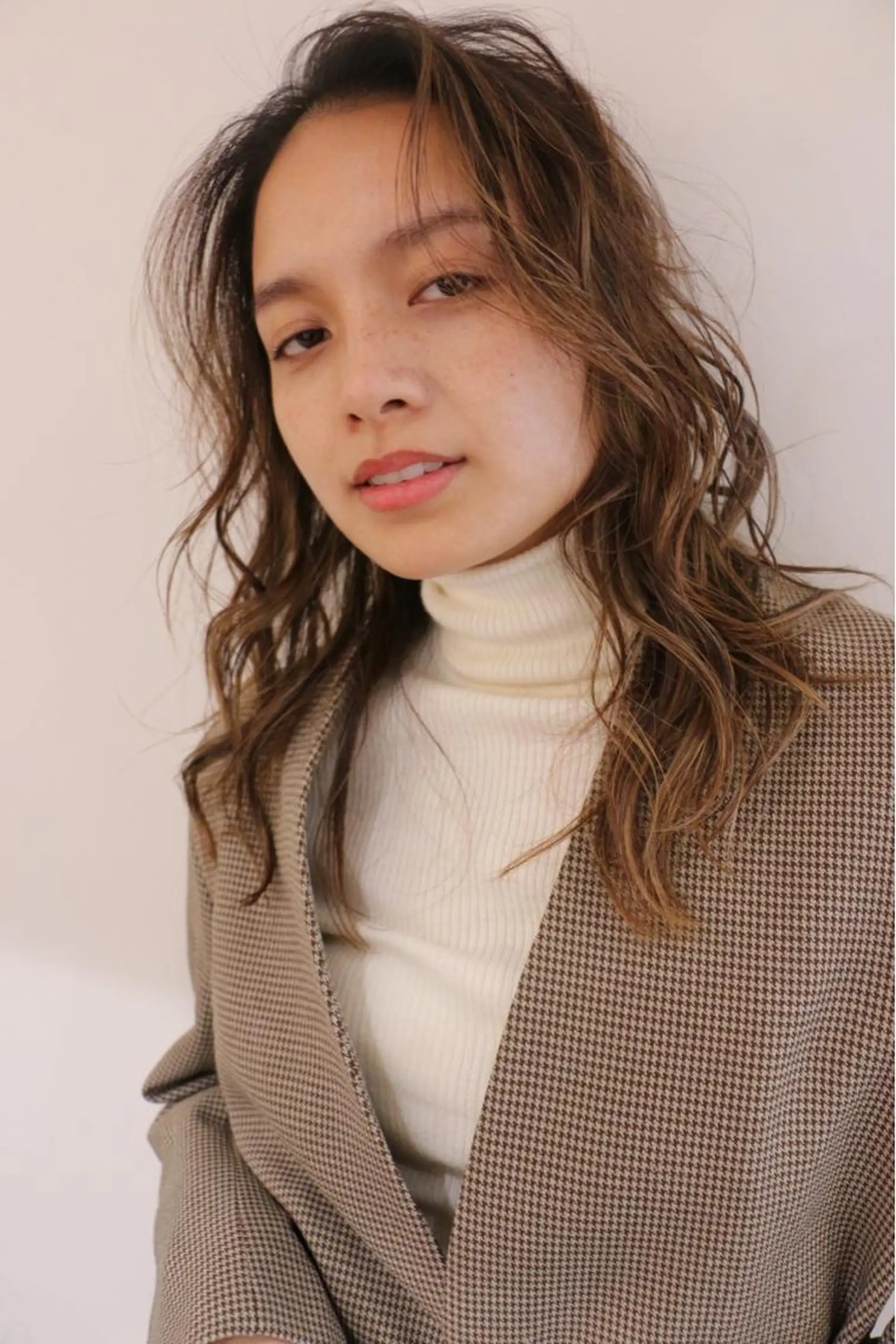 セミロング 安村 美奈のヘアスタイル