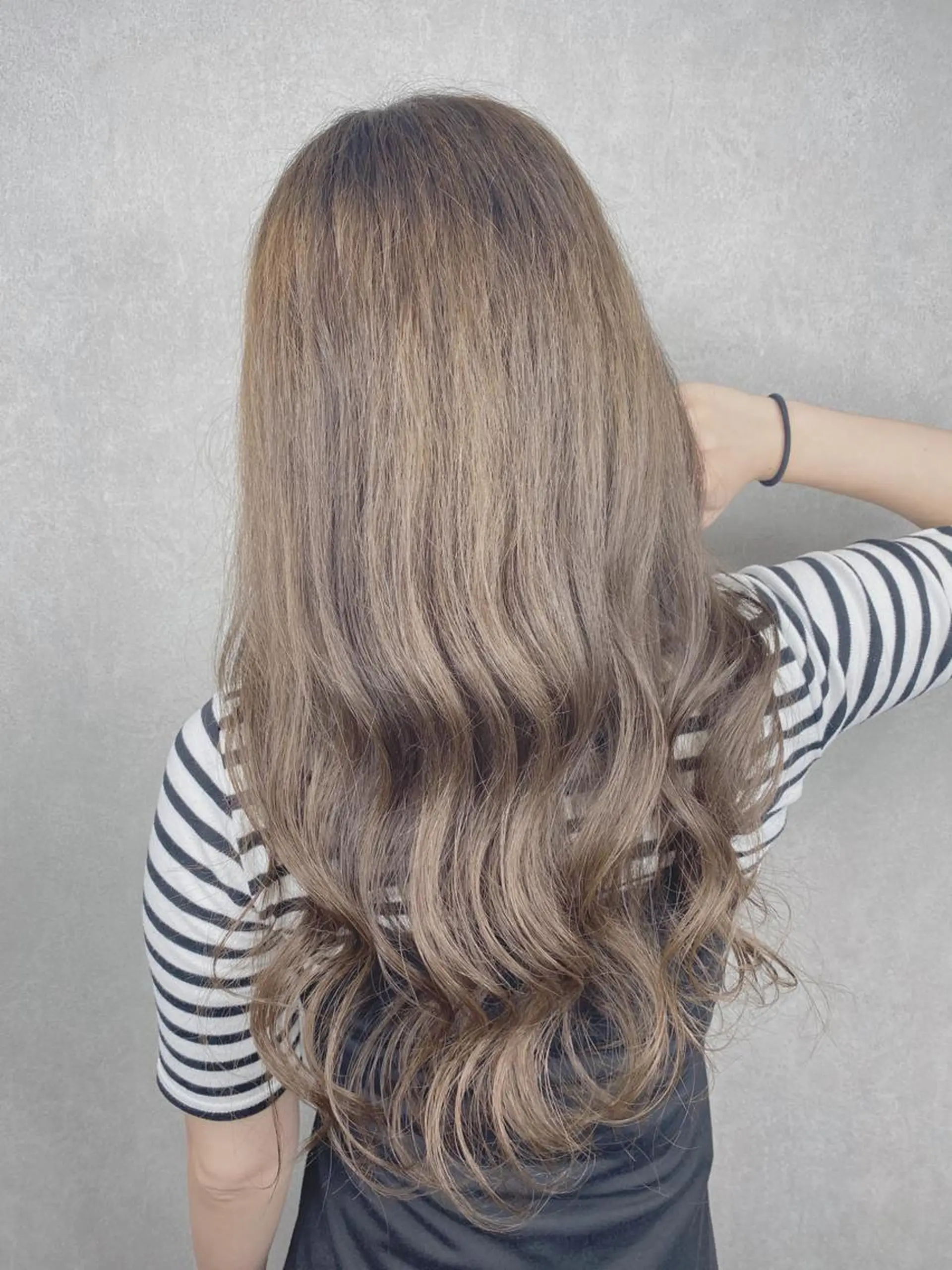 ロング カット ヘアカラー トリートメント ＳＨＩ ＺＵのヘアスタイル