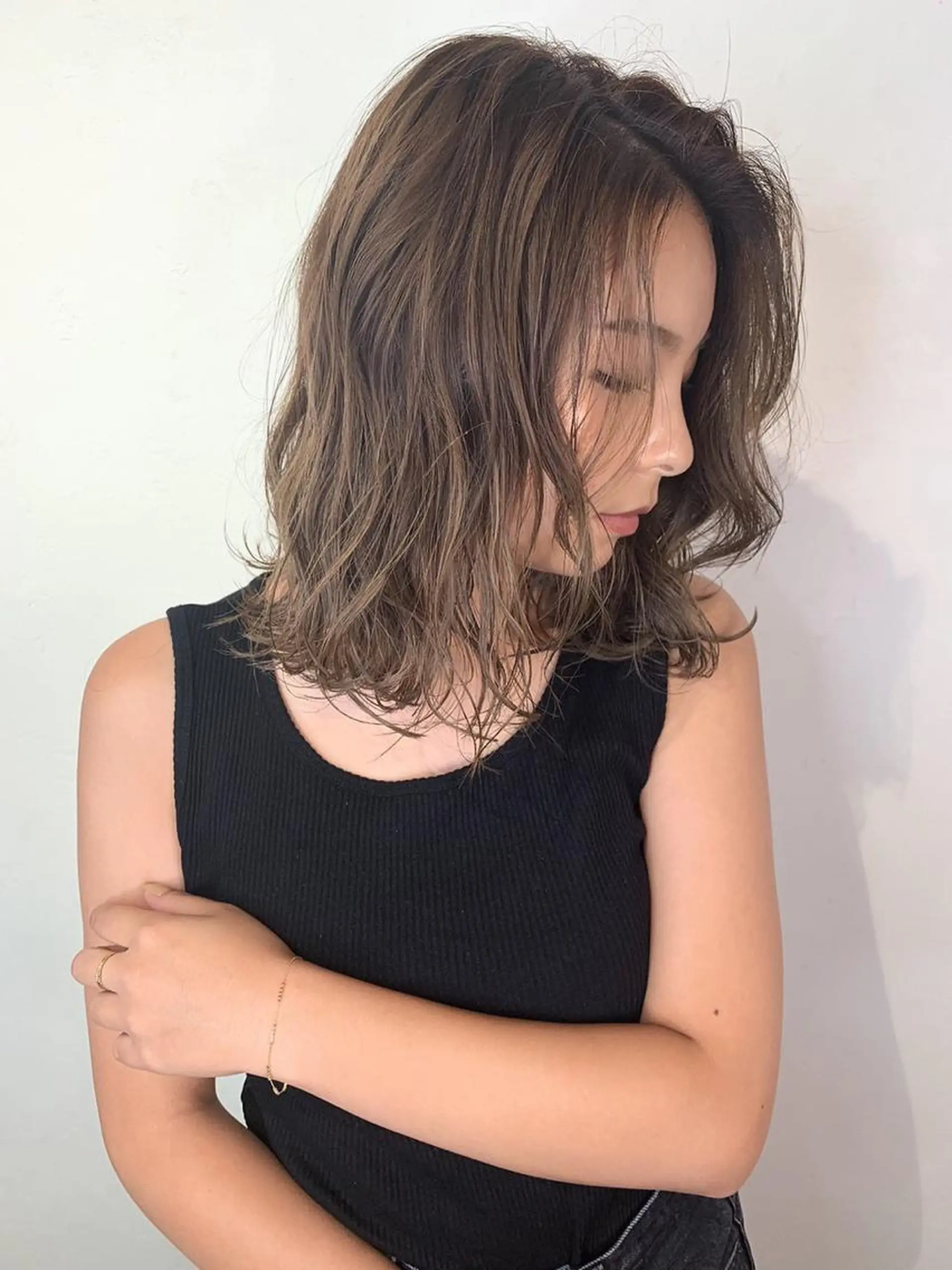 ショート カラー パーマ ベージュカラー ミルクティーベージュ _ WHITE三宮店のヘアスタイル