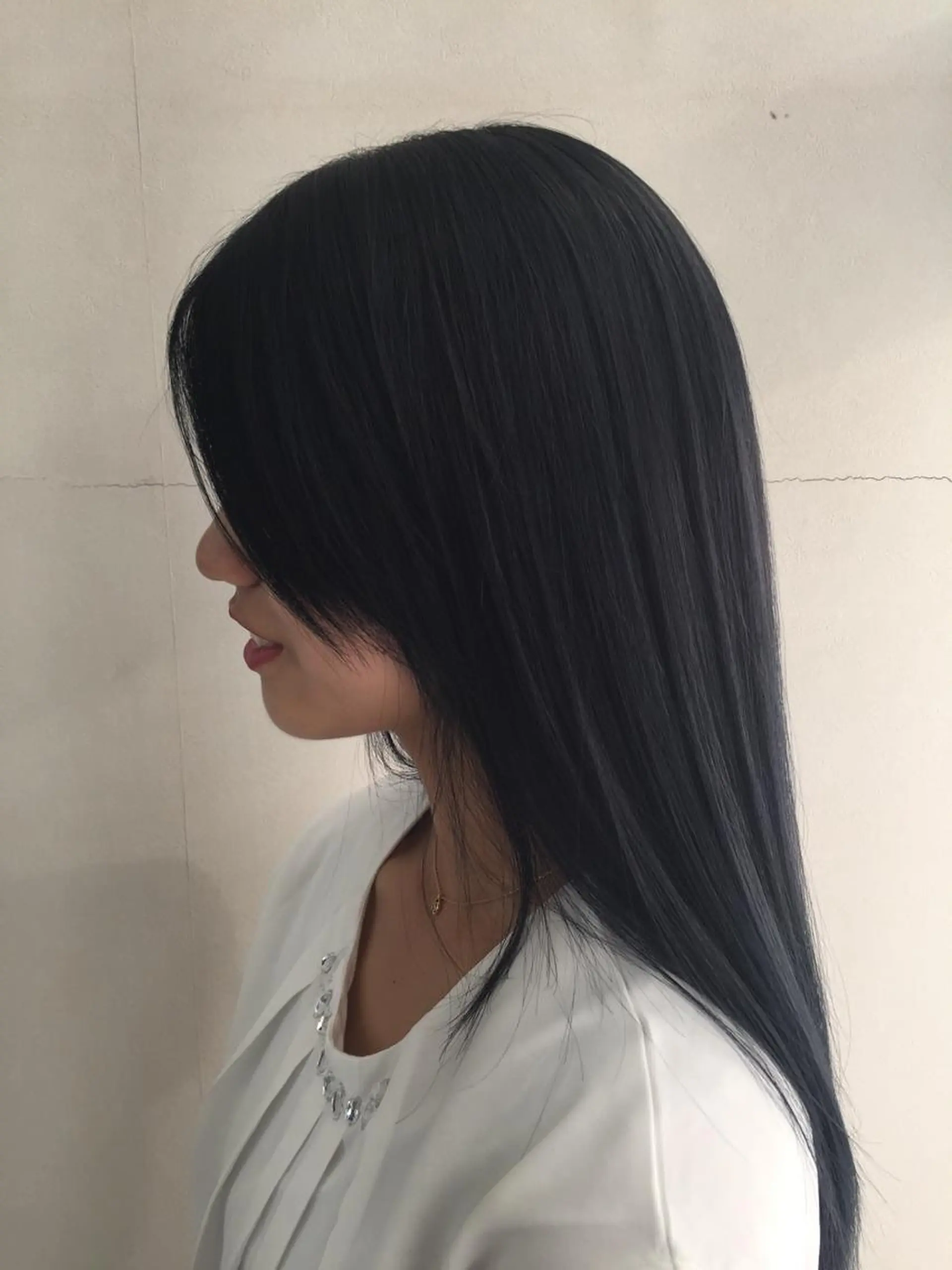 ロング カラー アッシュ ブリーチ ネイビーカラー 岩崎 裕司のヘアスタイル