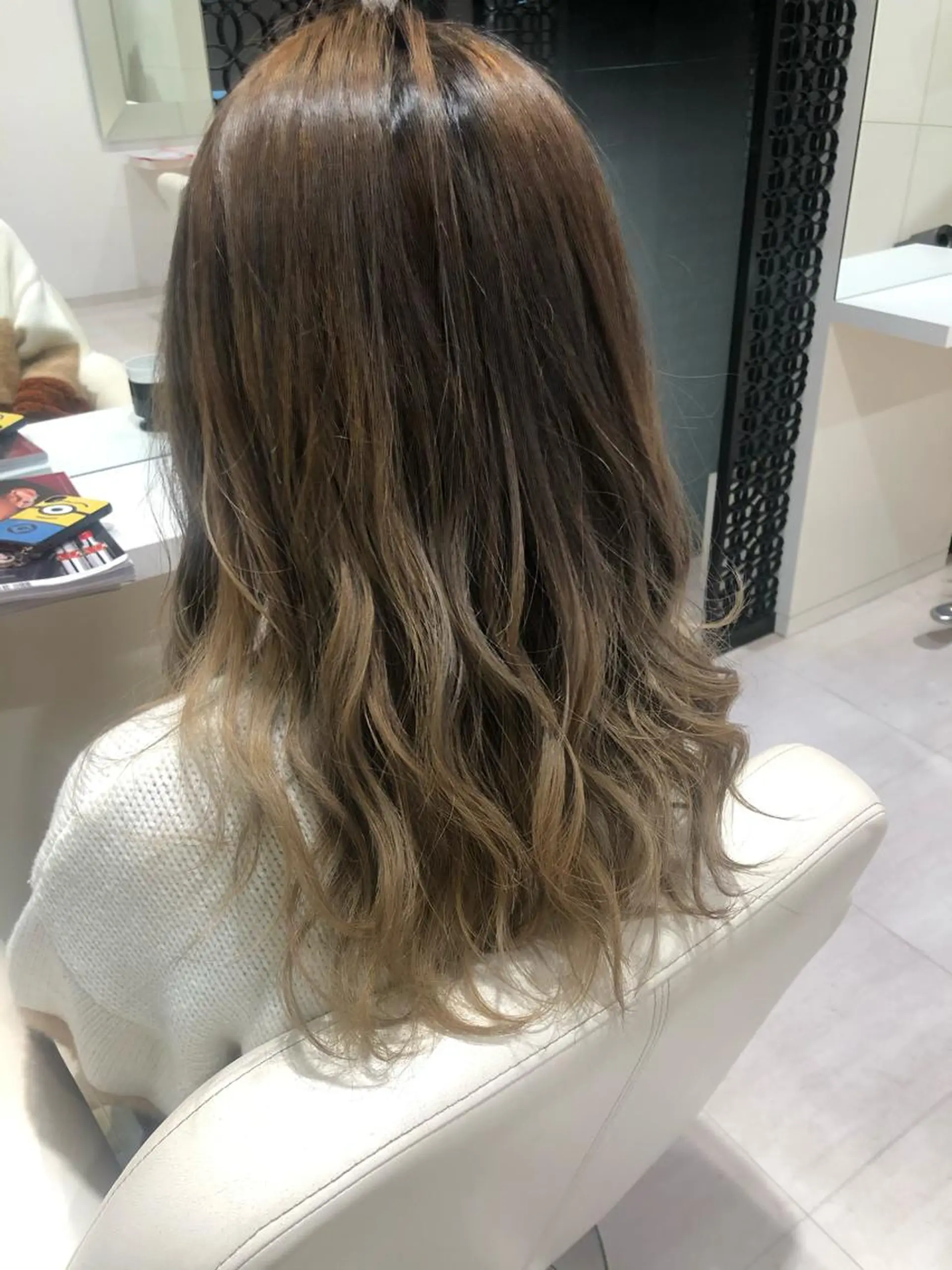 セミロング カラー バレイヤージュ レイヤーカット ヤマモト マイのヘアスタイル