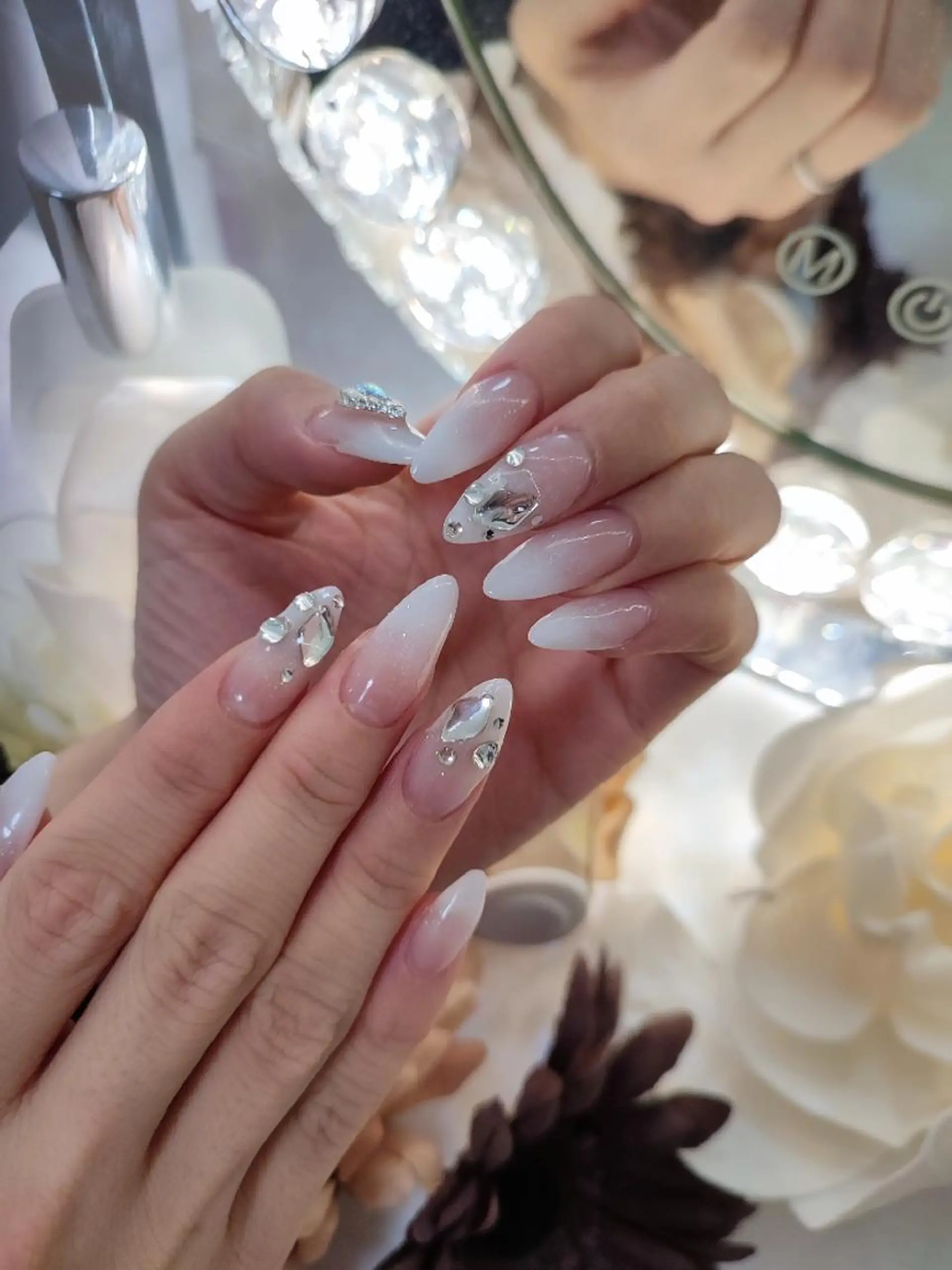 ネイル ハンドネイル RUNWAY 　　の眉毛・アイブロウイメージ