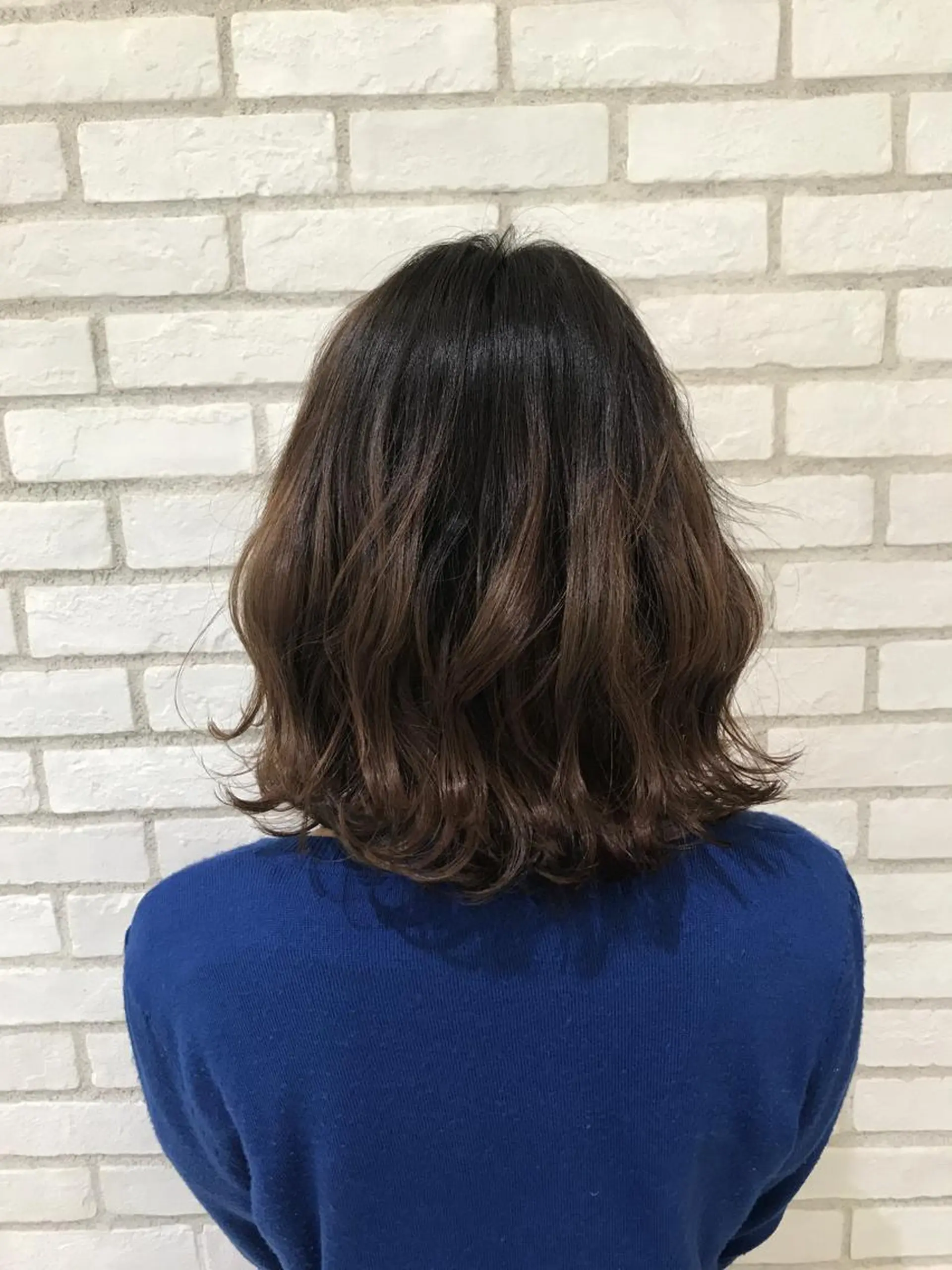 ミディアム カラー バレイヤージュ ブロンド グレージュ レイヤーカット Ash 戸田公園店のヘアスタイル