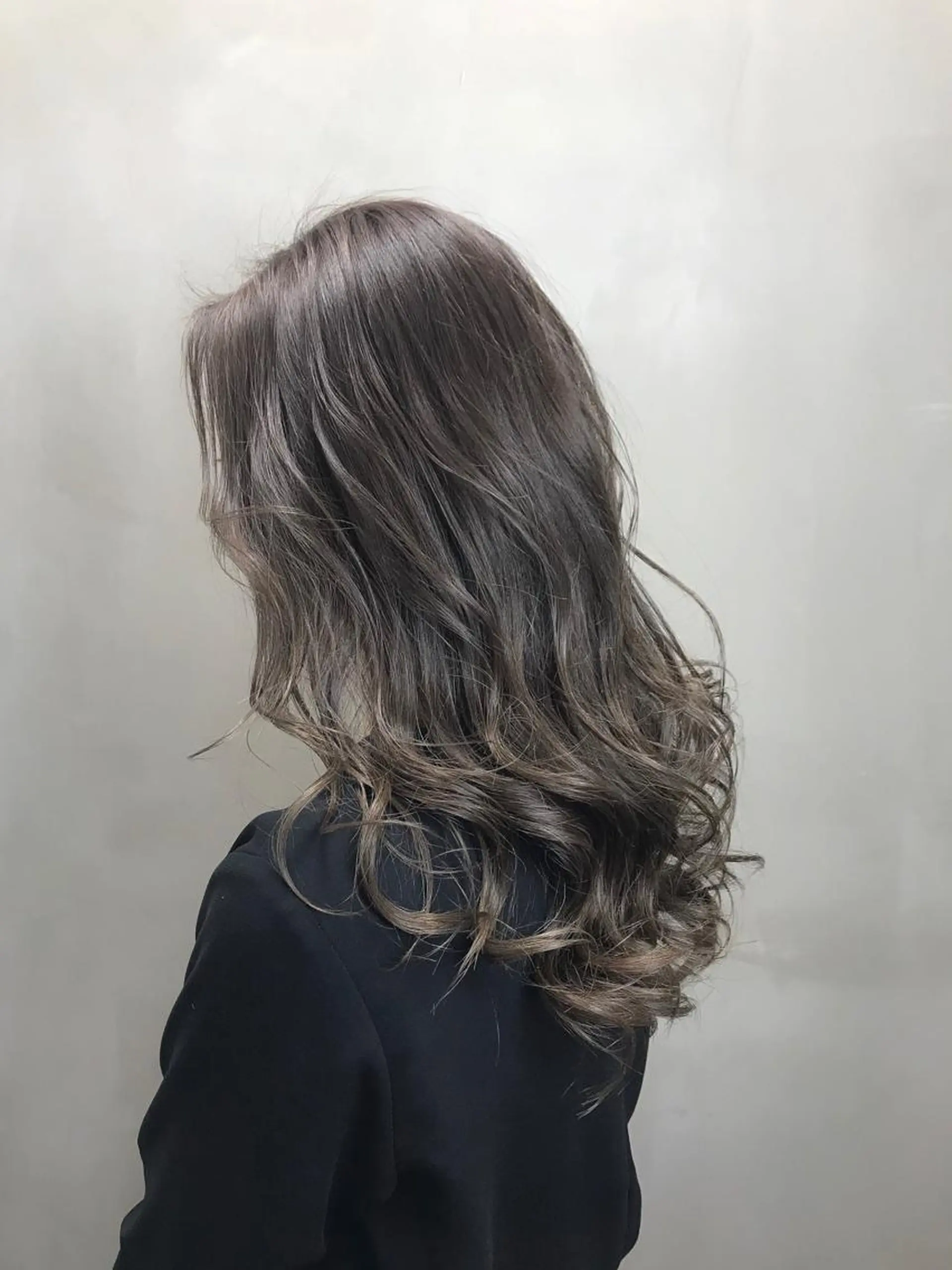 セミロング カラー 【透明感、艶髪】西村 有司のヘアスタイル