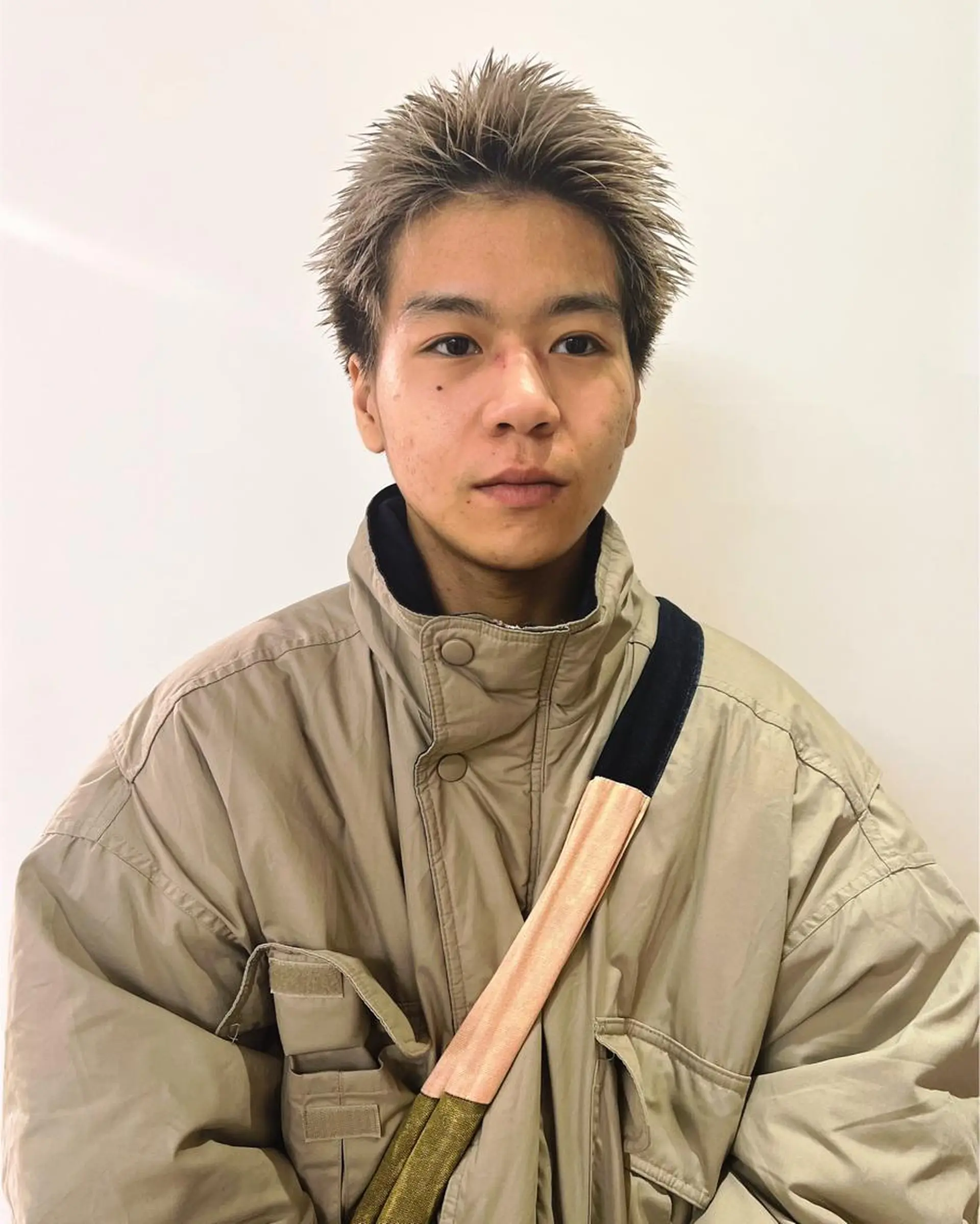 カラー メンズ スパイキーショート カット ヘアカラー トリートメント RAIMA ケアハイトーンのヘアスタイル