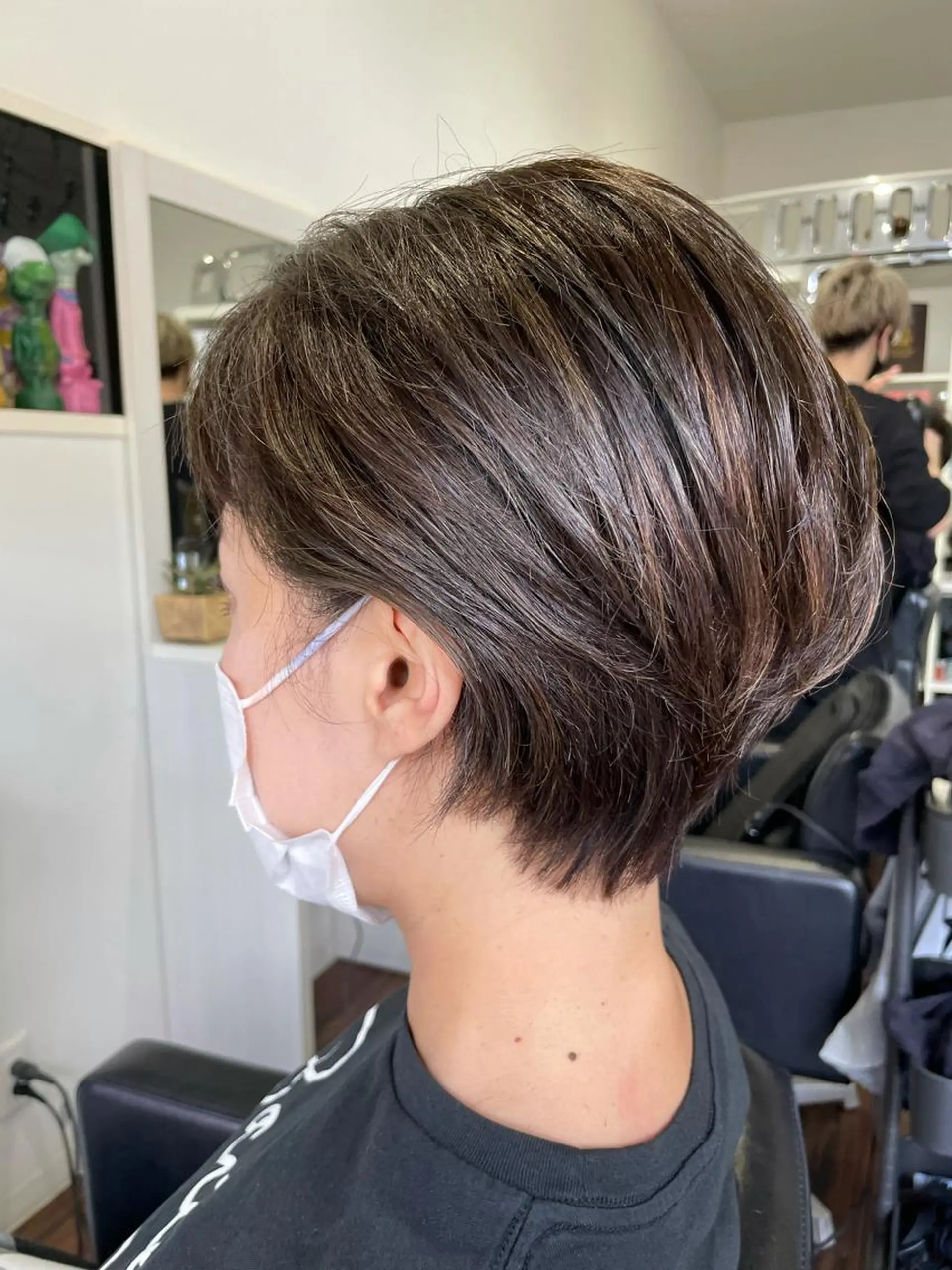 ショート カラー ハンサムショート ブリーチ ケアブリーチ グレージュ ハイライトカラー カット ヘアカラー トリートメント シンヤヘアーズ 泉大津本店のヘアスタイル