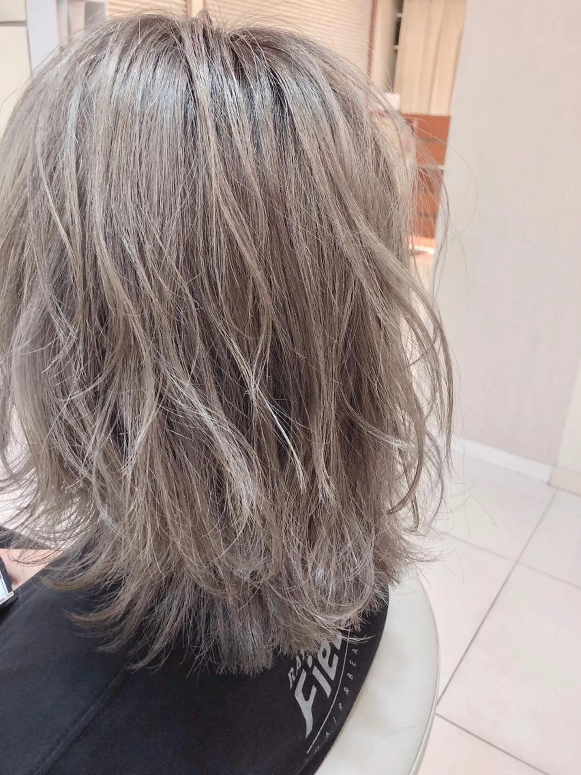 ミディアム Lit.豊橋 夏目のヘアスタイル