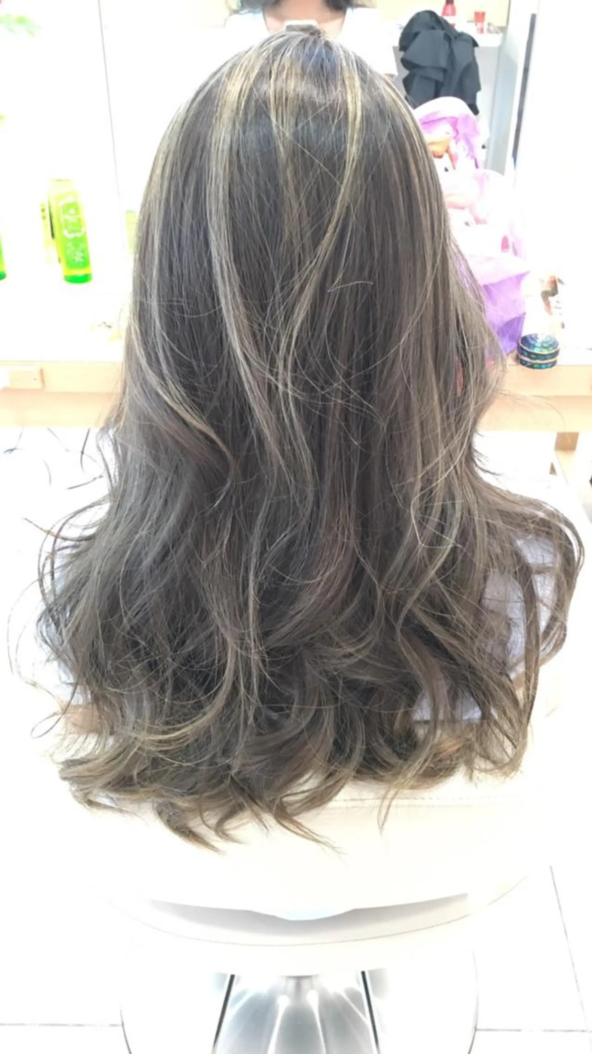 ロング カラー グレージュ ハイライトカラー ハイライト 小田原NO1 美容師 飯田飛翔のヘアスタイル