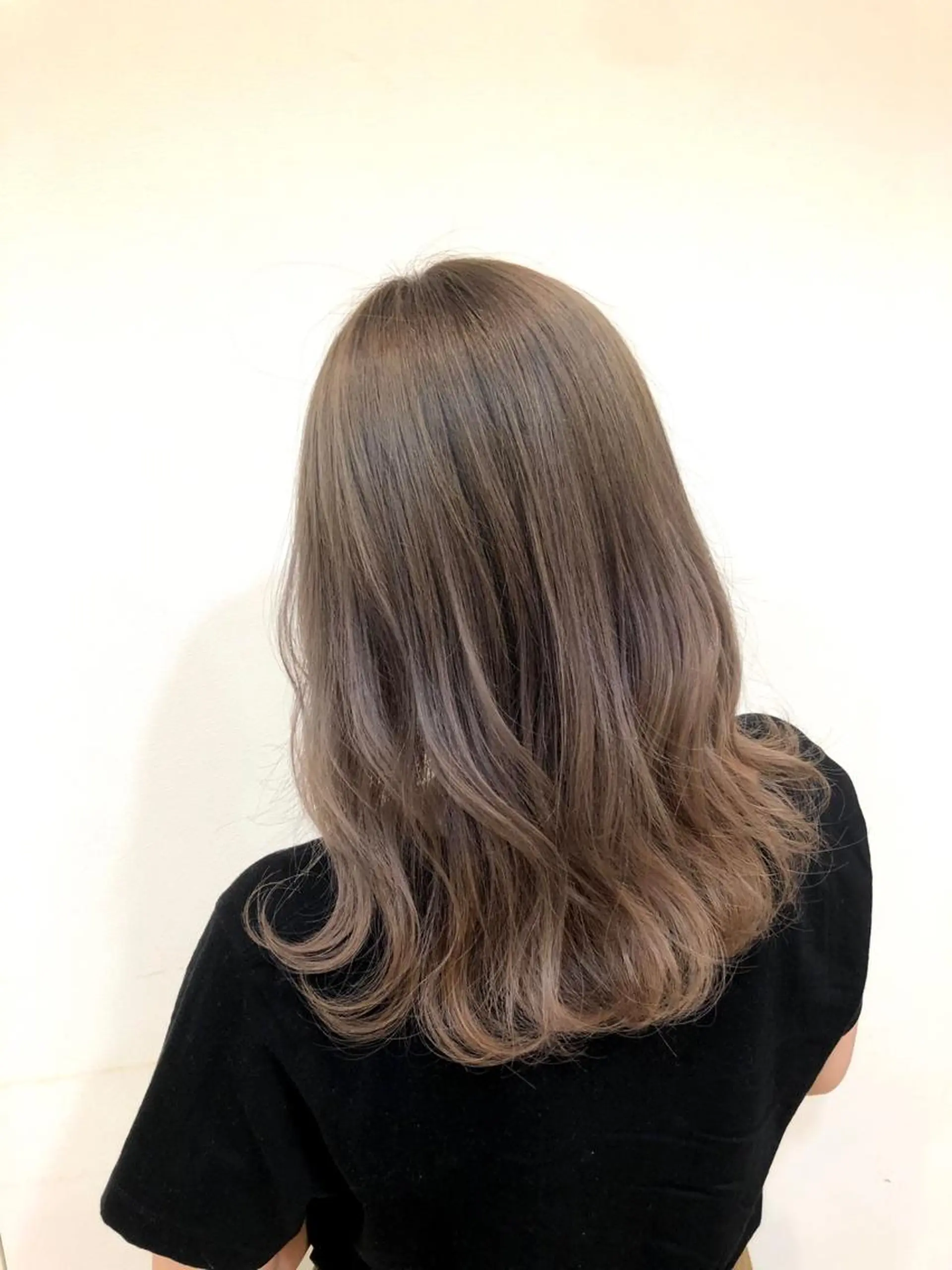 セミロング カラー ヘアアレンジ Mirai 🧸のヘアスタイル