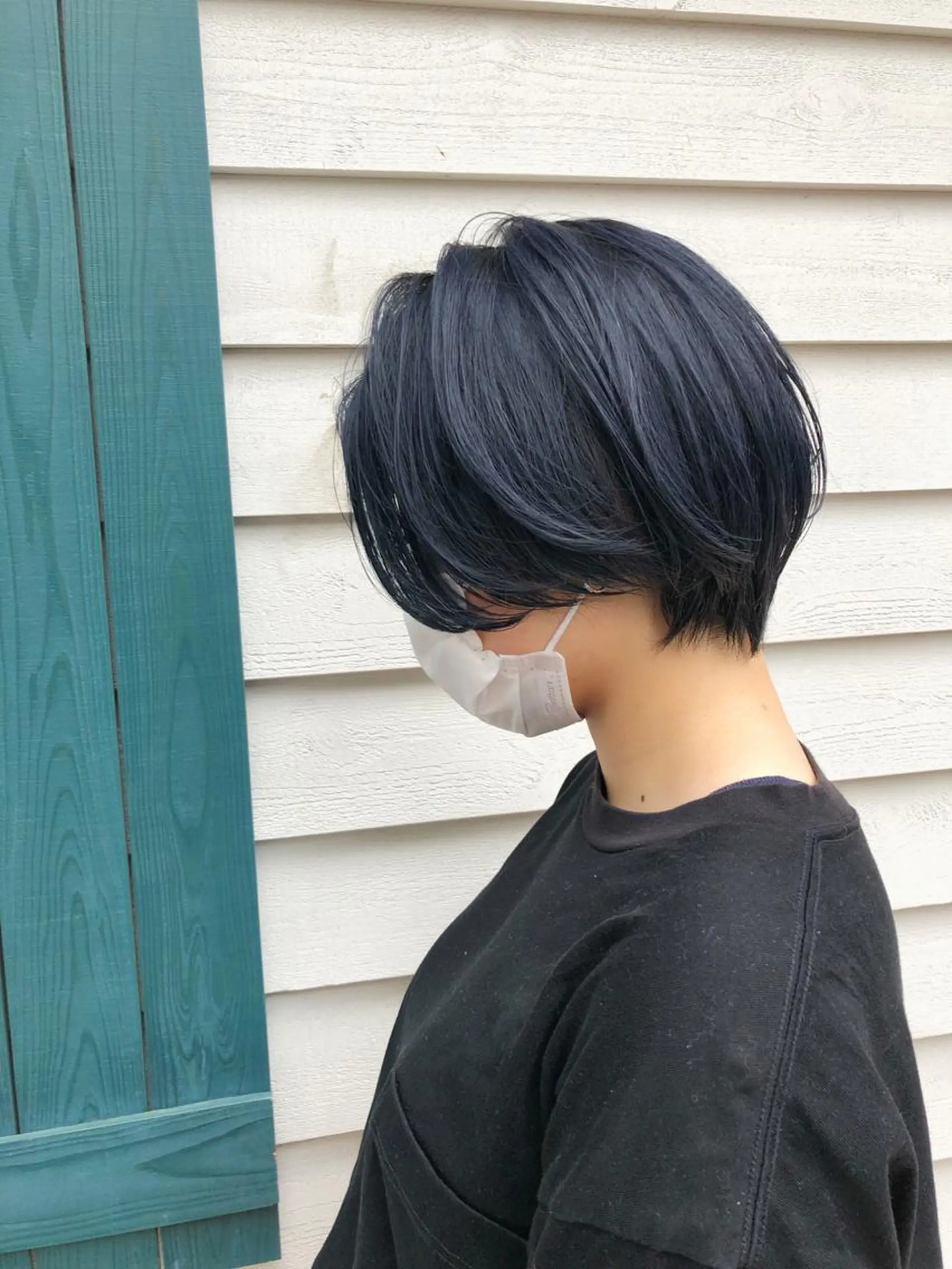 ショート カラー ブリーチ ケアブリーチ ネイビーカラー ショートヘア ヘアカラー 山崎 俊介のヘアスタイル