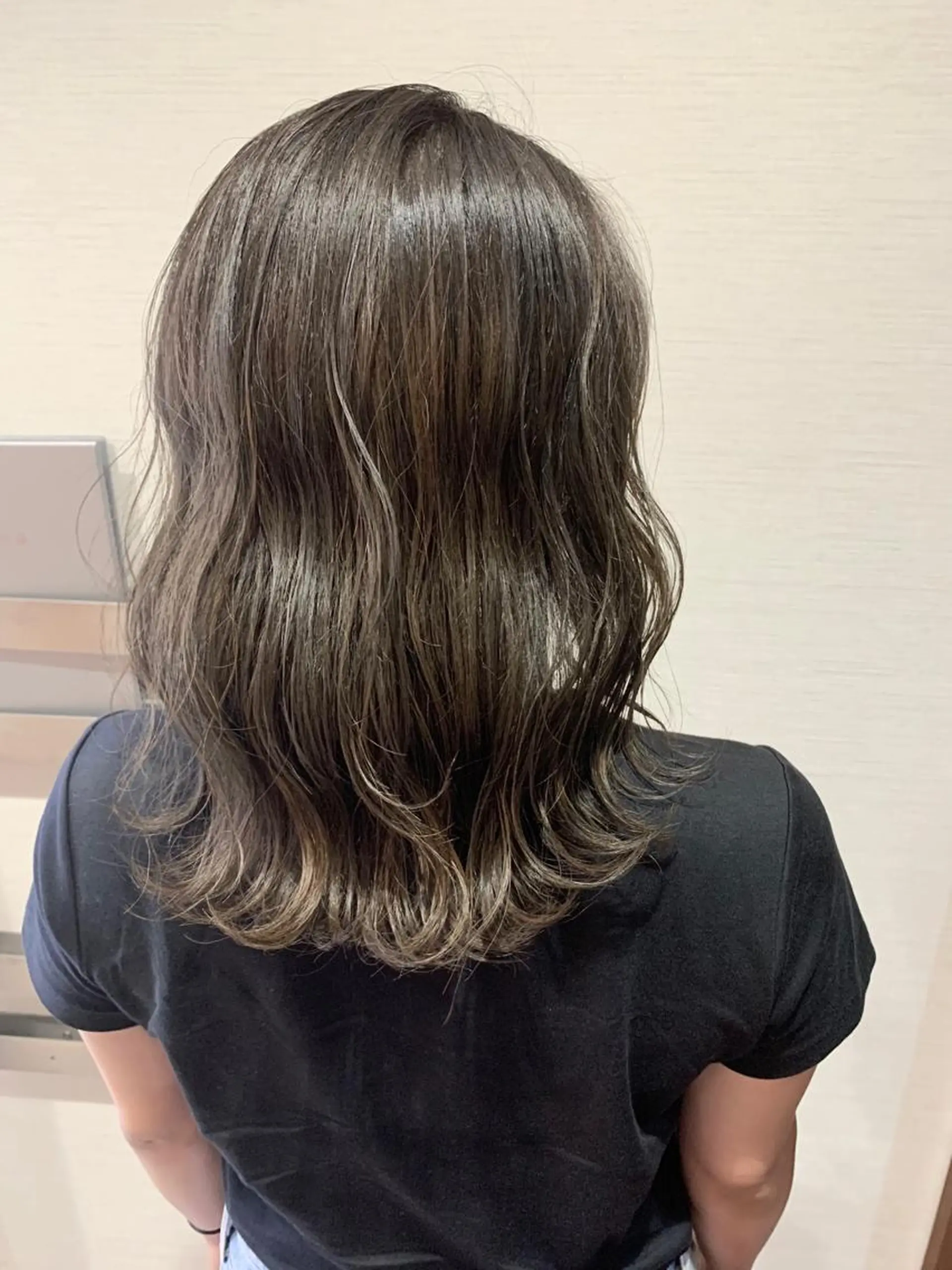 ミディアム カラー 蓮見  友里のヘアスタイル