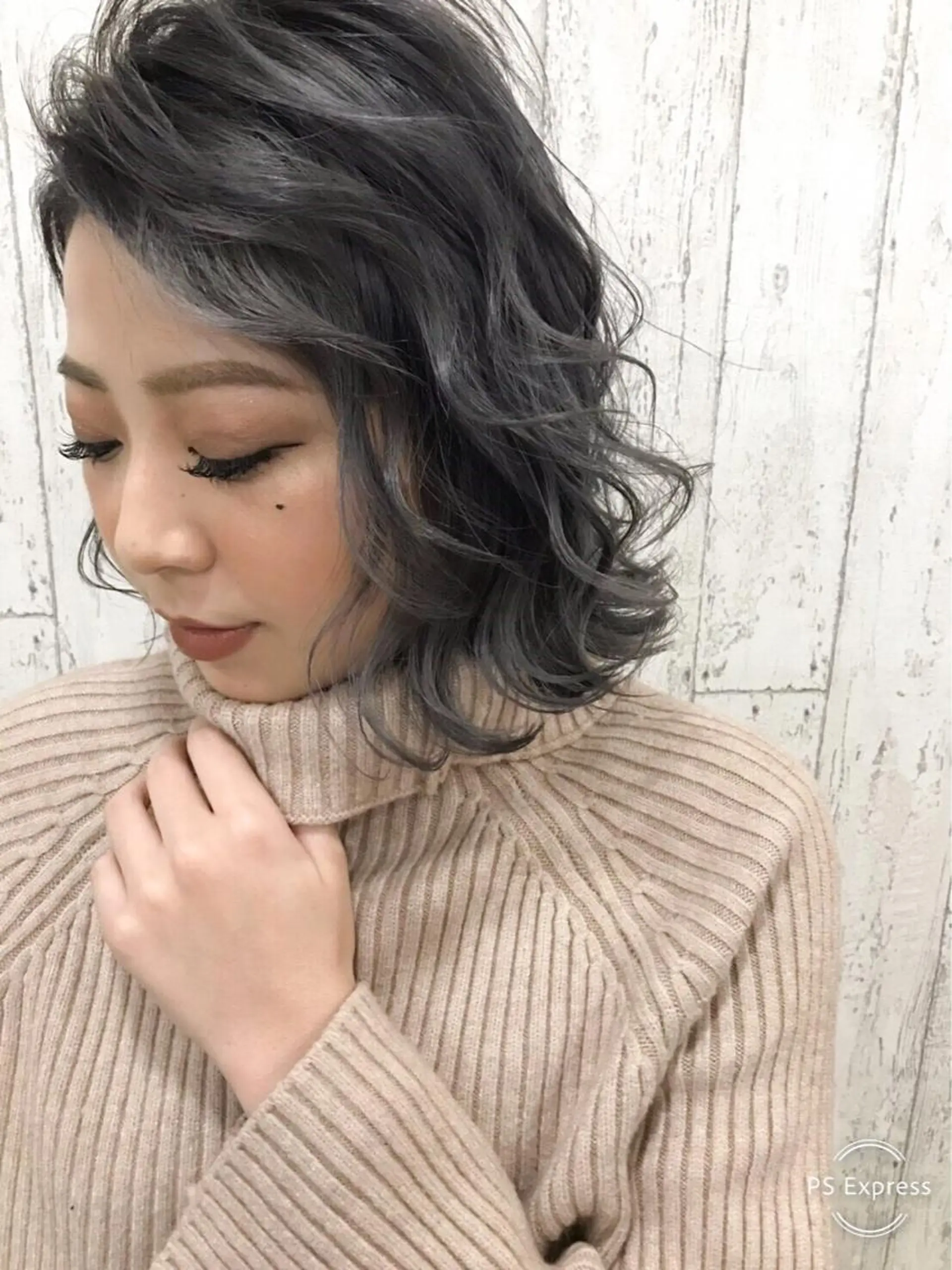 ミディアム LANI OOSAKAのヘアスタイル
