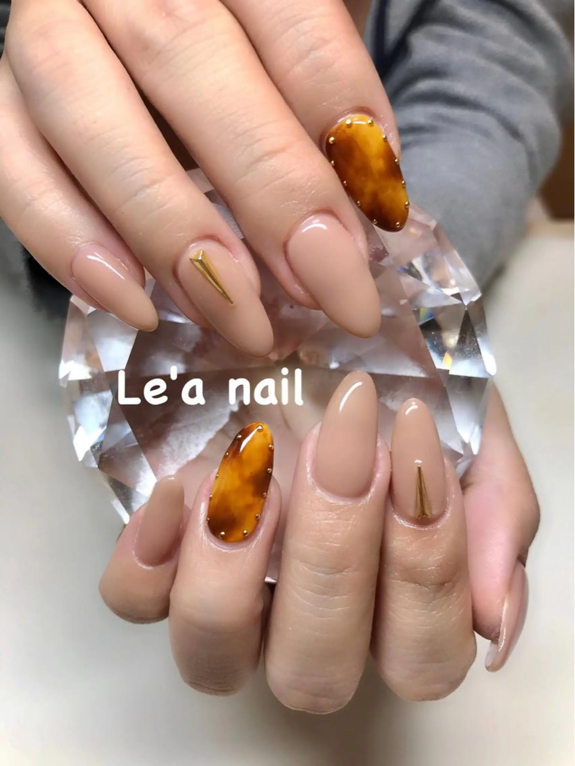 ネイル べっ甲ネイル ハンドネイル 'mm所属・'mm  (ミリ) ＭＡＮＡＭＩのネイルデザイン