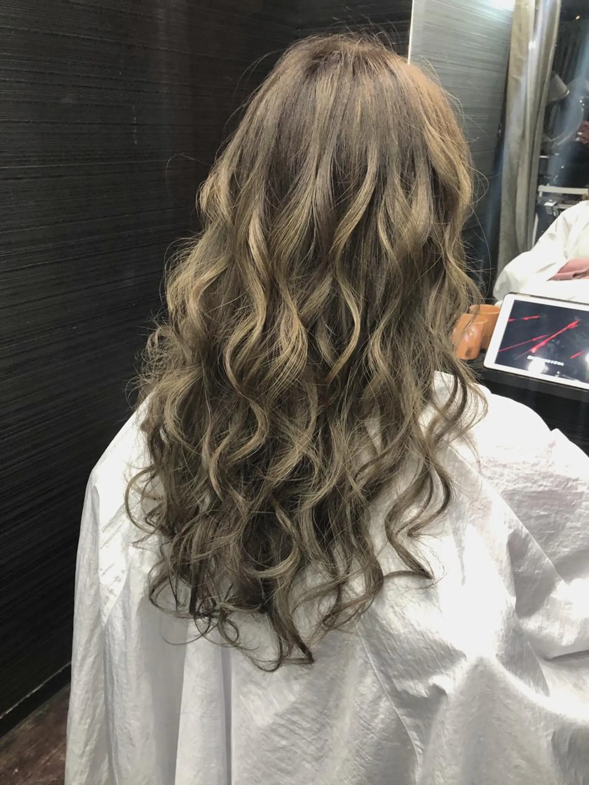 ロング カラー 山本 雅由のヘアスタイル