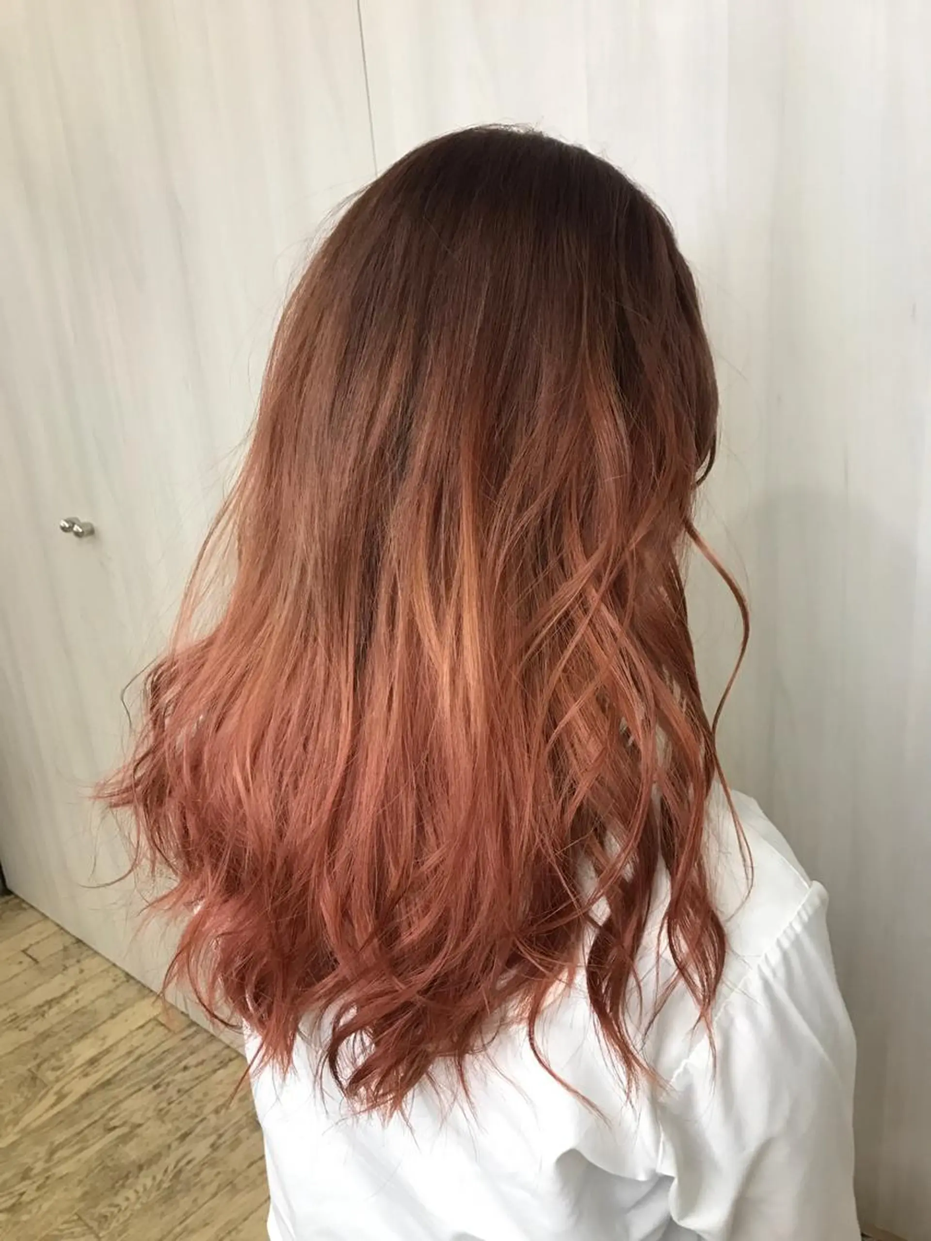 セミロング カラー ヘアアレンジ グラデーションカラー ルビー 松井 敬太郎のヘアスタイル