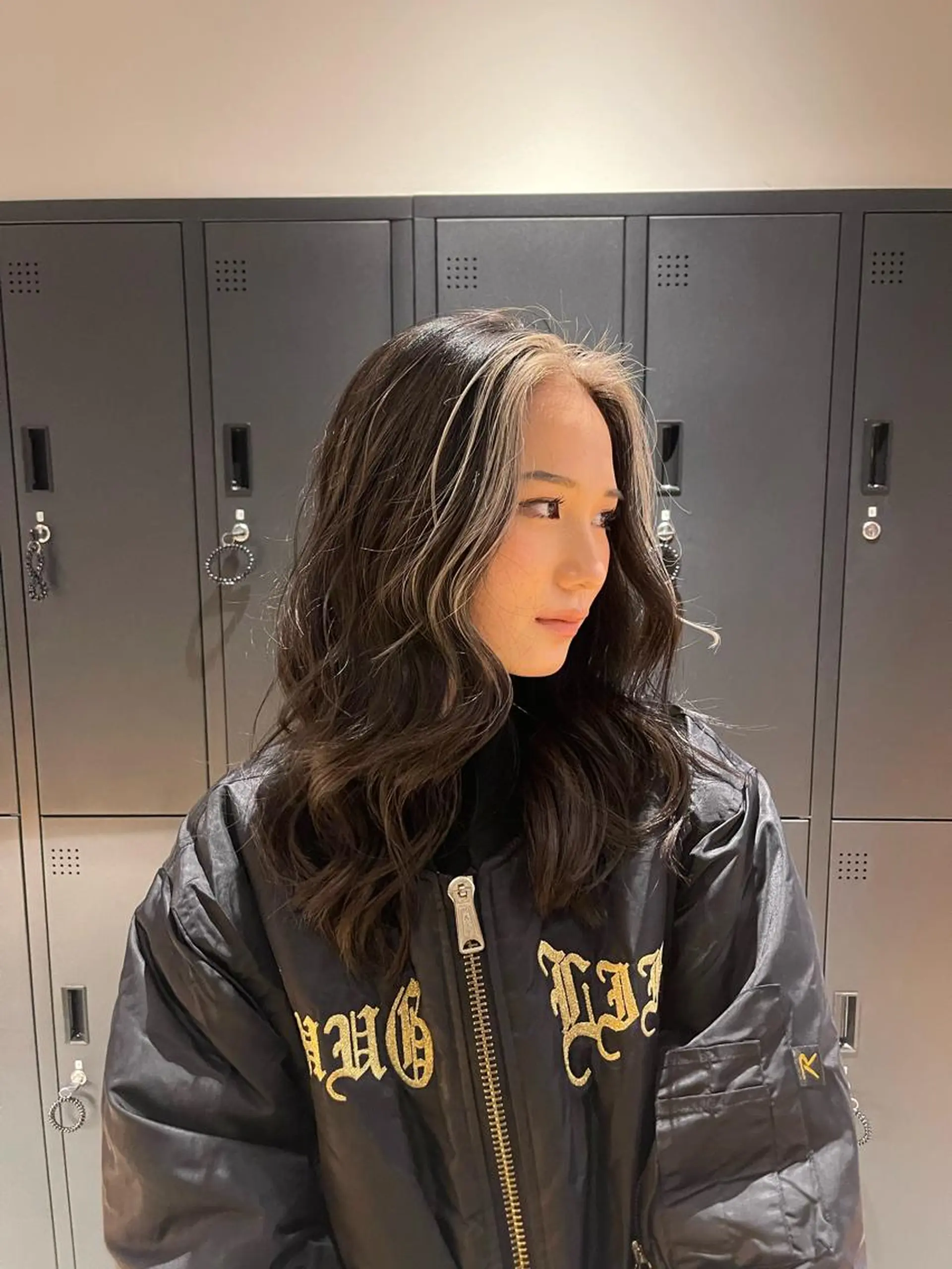 ミディアム カット トリートメント 🫧うる艶レイヤー /グレージュ🪐リサのヘアスタイル