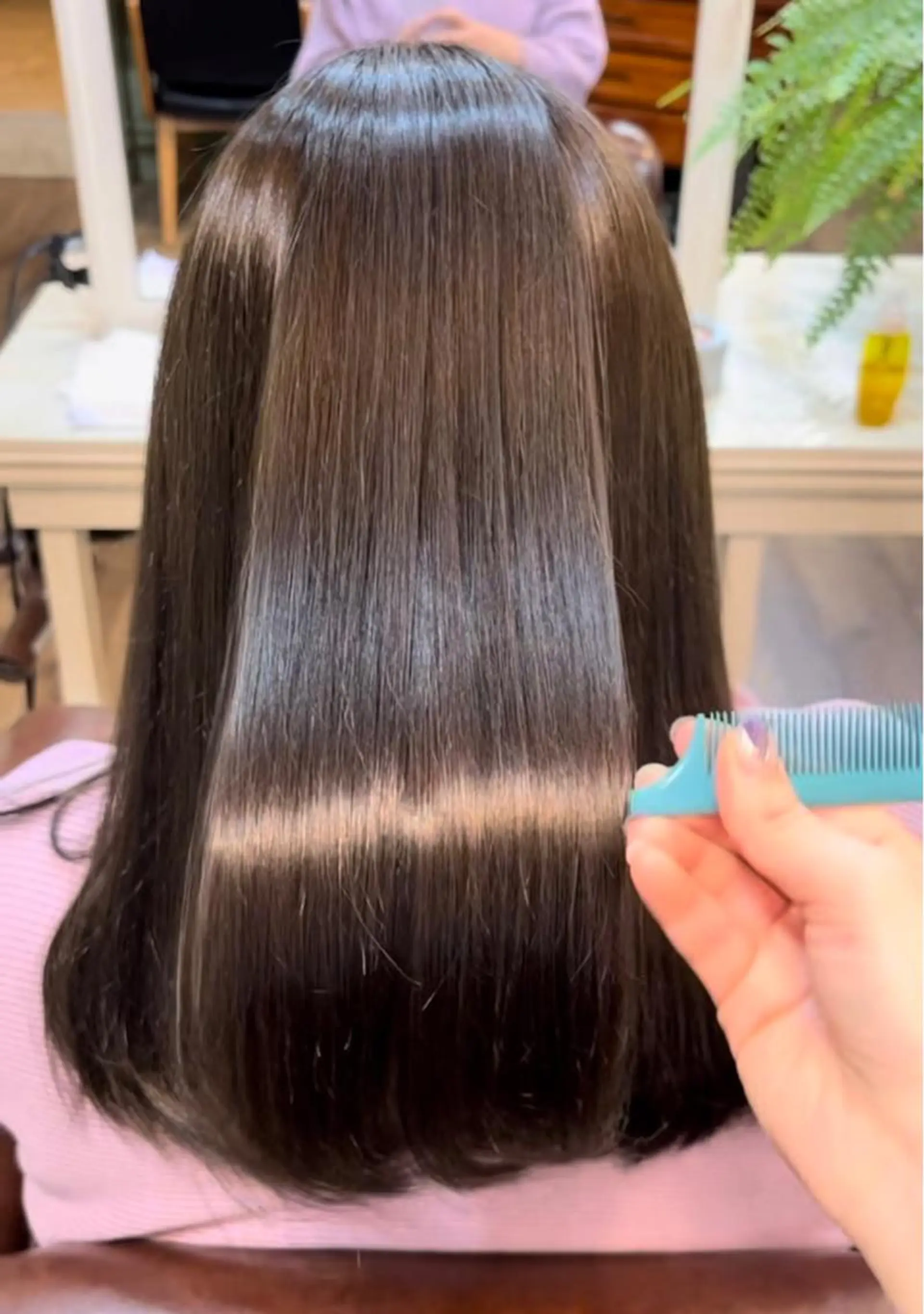 ロング カラー 小山 奈津のヘアスタイル