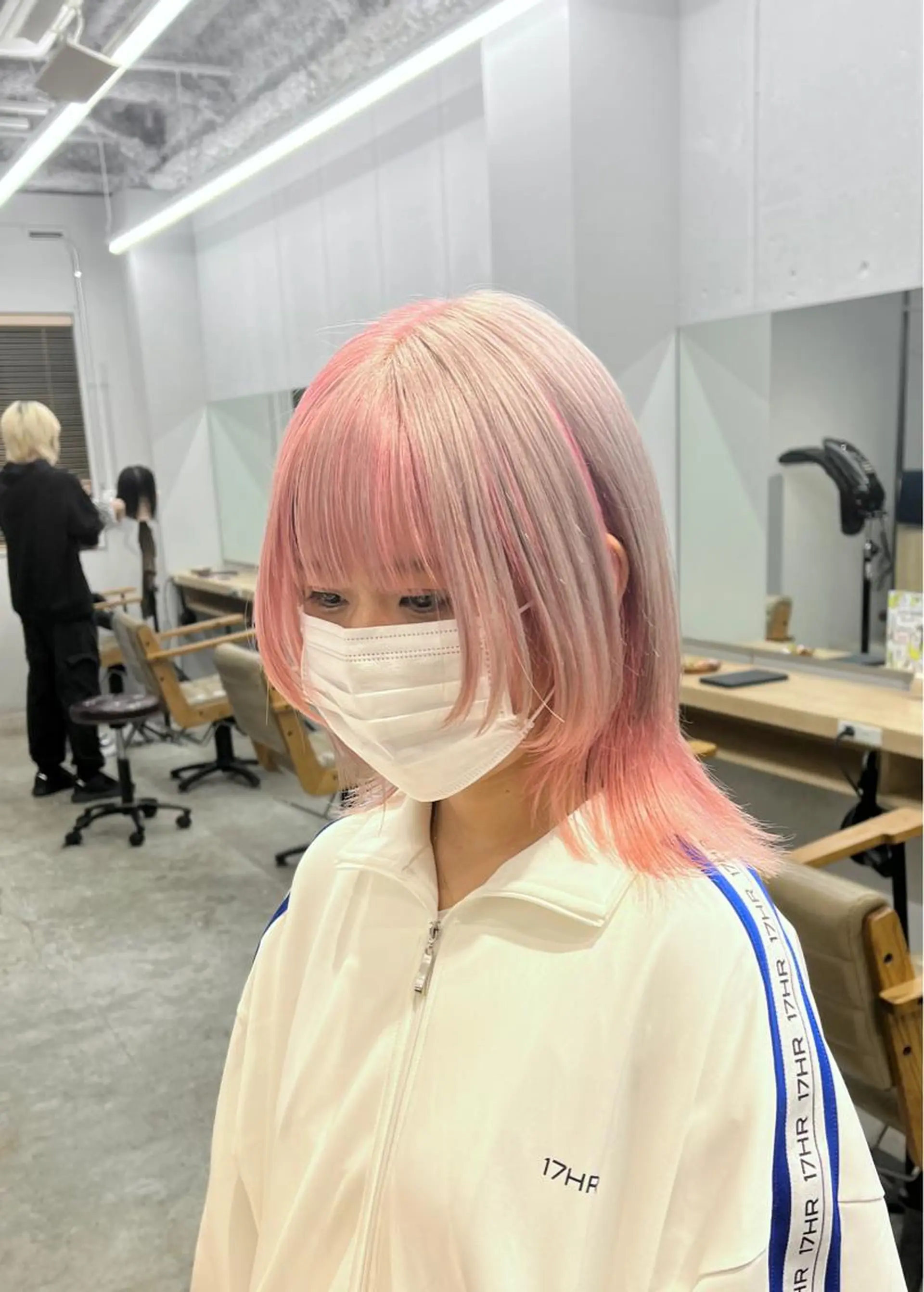 ミディアム カラー SALOWIN柏Suite所属・ブリーチ毛の縮毛矯正 ハイトーン/岡本智樹のヘアスタイル