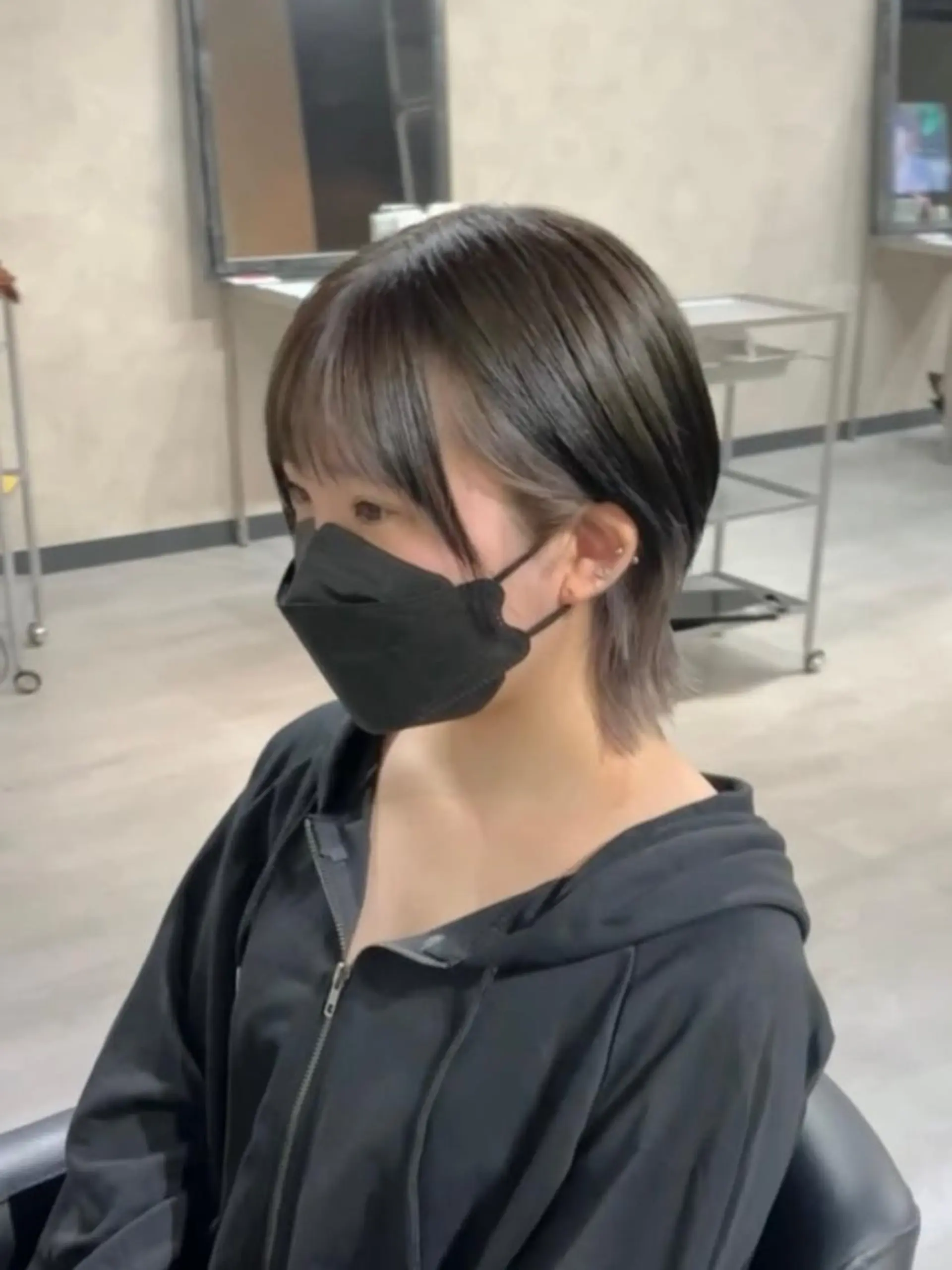 ミディアム カラー ウルフカット カット ヘアカラー トリートメント B E C H I C O〔べち子〕のヘアスタイル